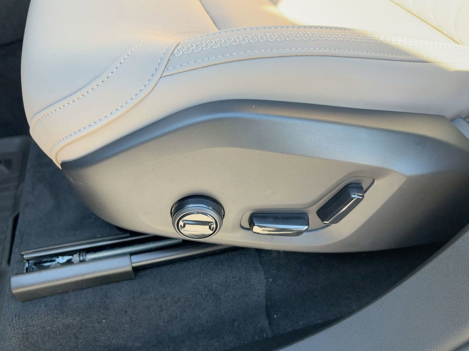 2026 Volvo XC90 Plus - Photo 14