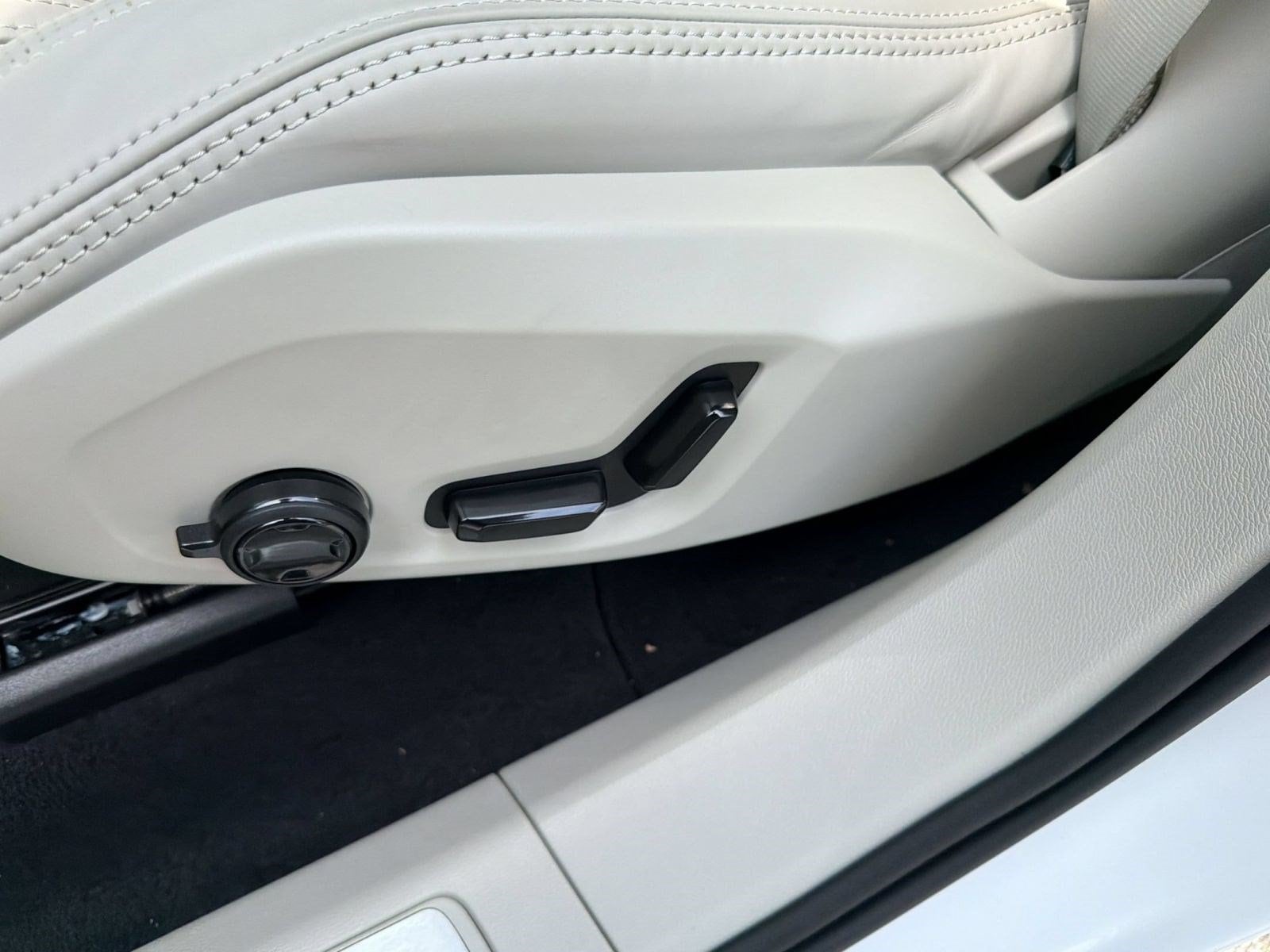 2026 Volvo XC60 Ultra - Photo 13