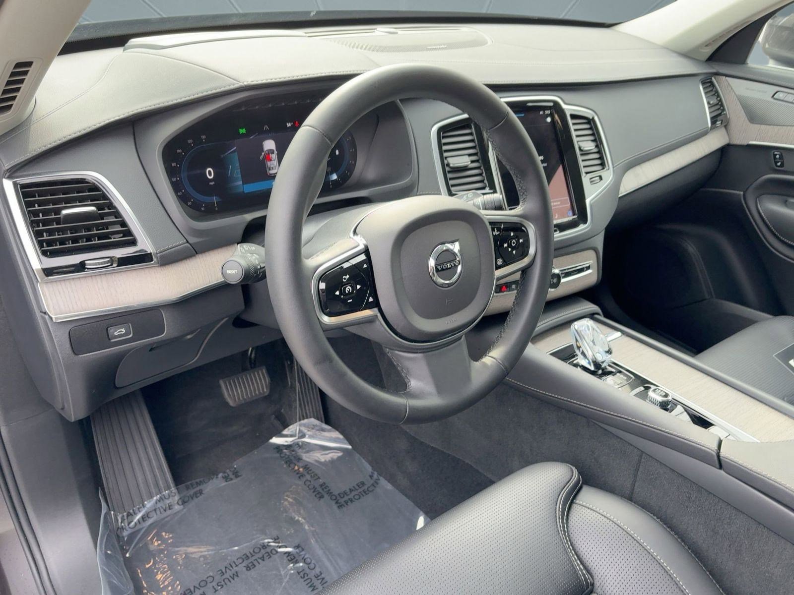 2024 Volvo XC90 AWD Ultimate photo 2