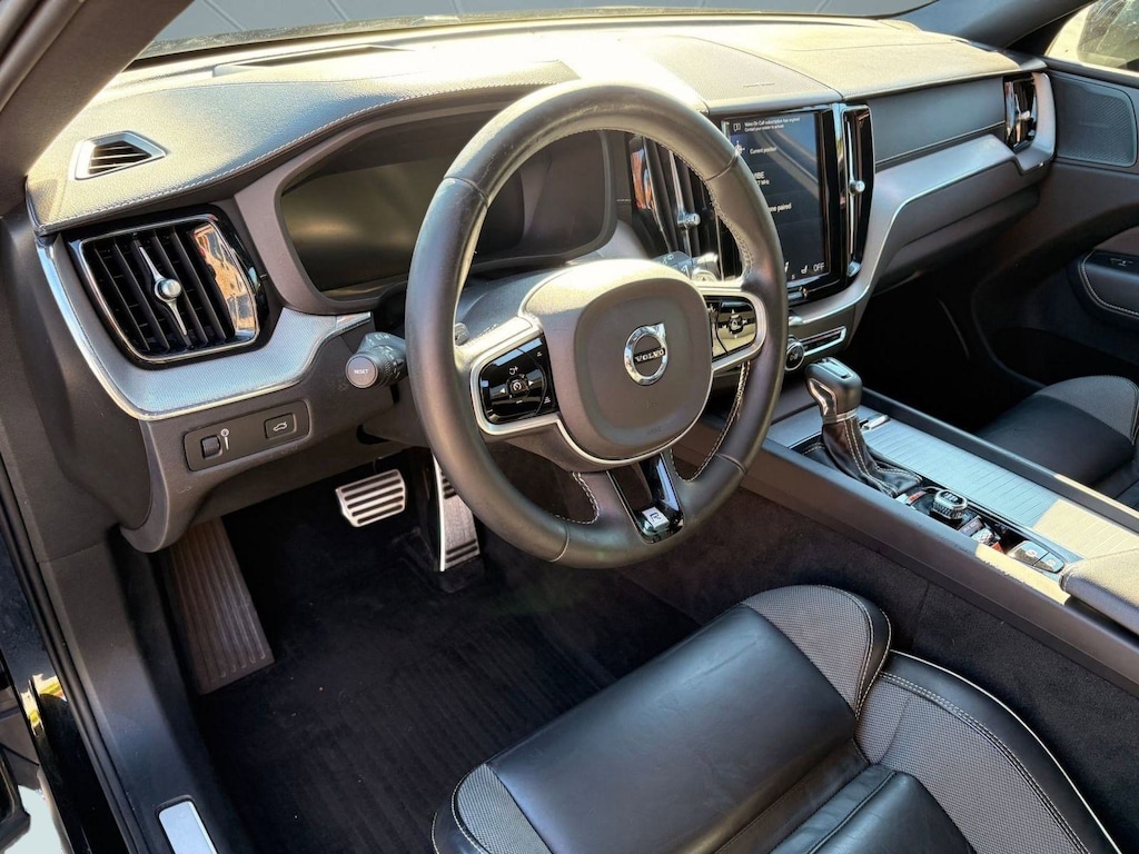 Used 2020 Volvo XC60 T6 R-Design T6 AWD R-Design