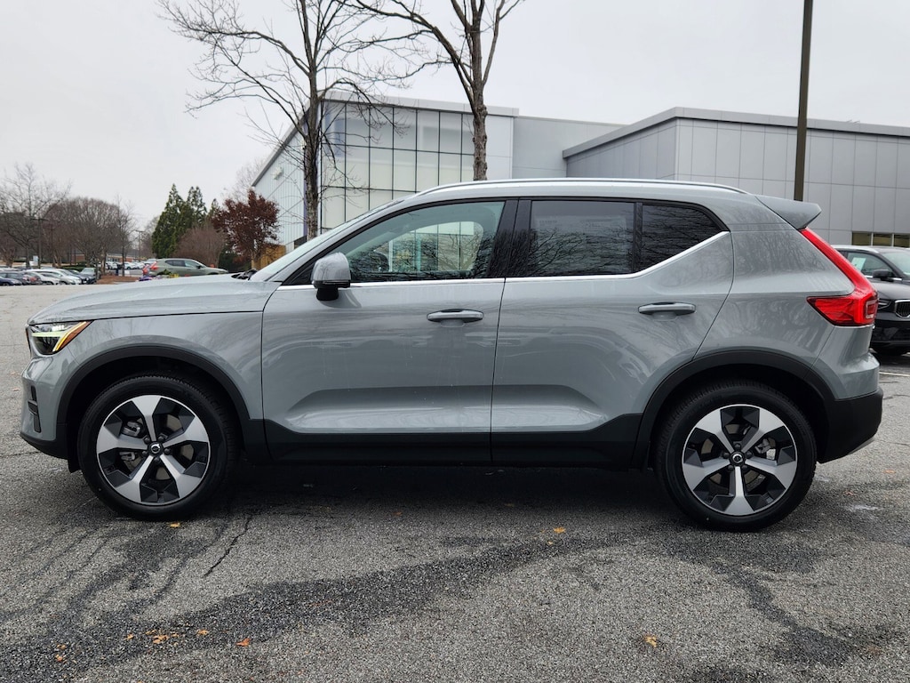 Certified 2025 Volvo XC40 Core Bright Theme B5 AWD Core Bright Theme