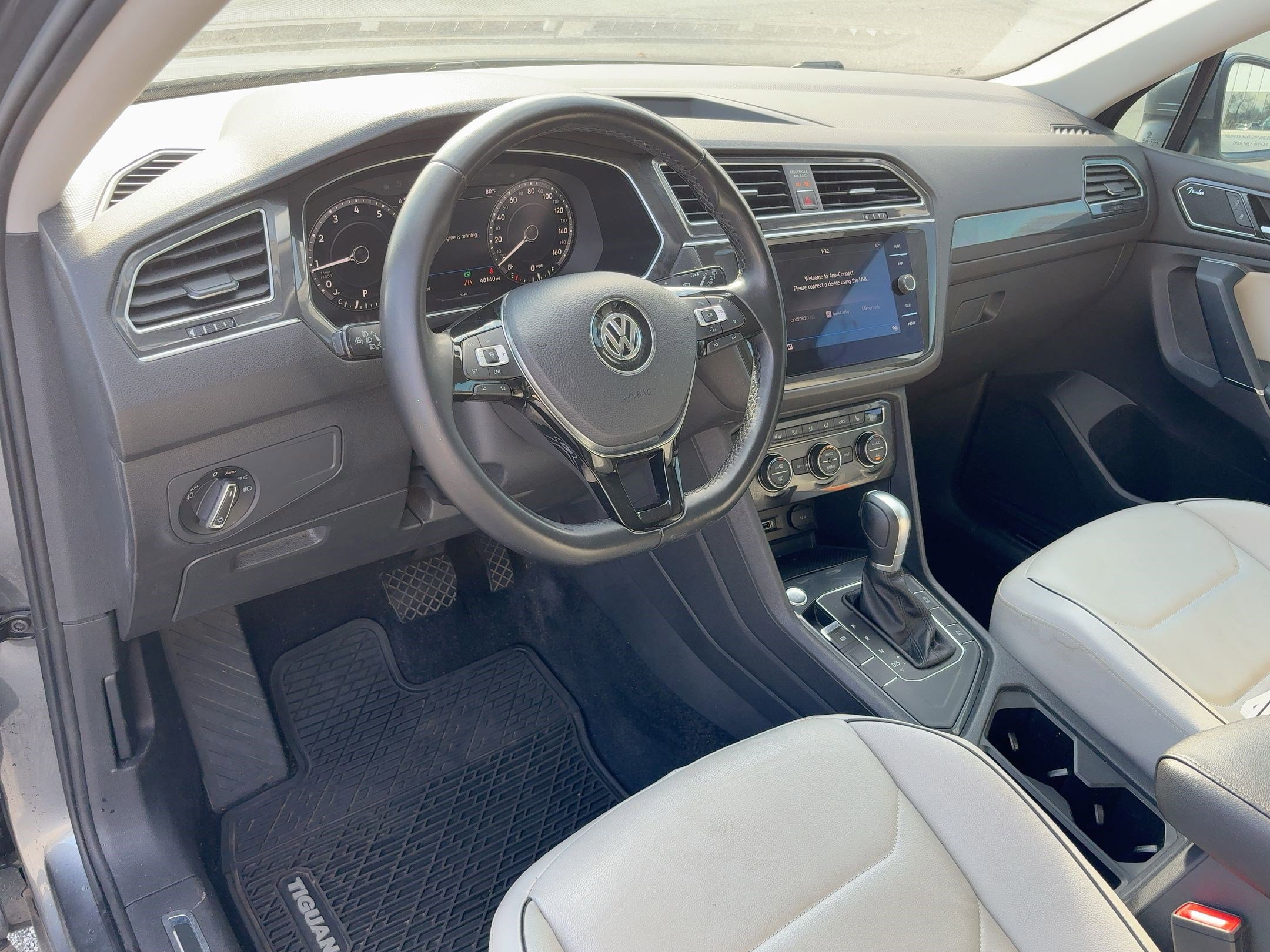 2018 Volkswagen Tiguan SEL Premium photo 4