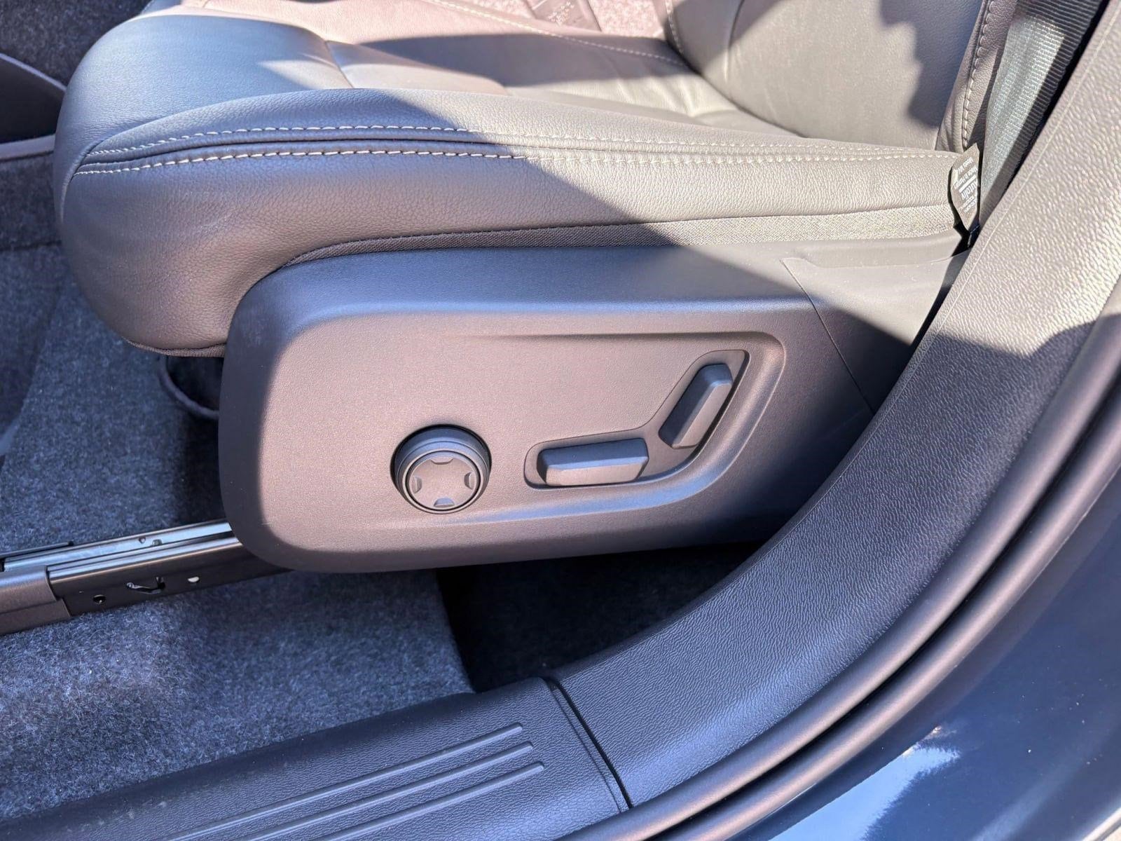 2026 Volvo XC40 Core - Photo 14