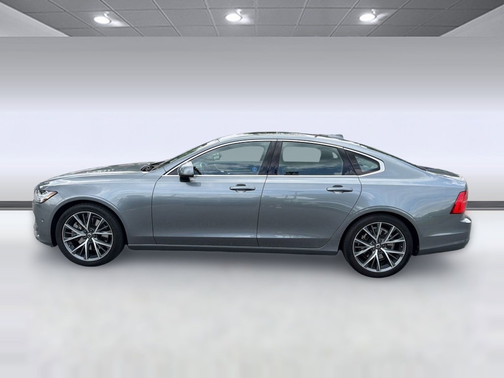 Used 2017 Volvo S90 T6 Momentum Sedan