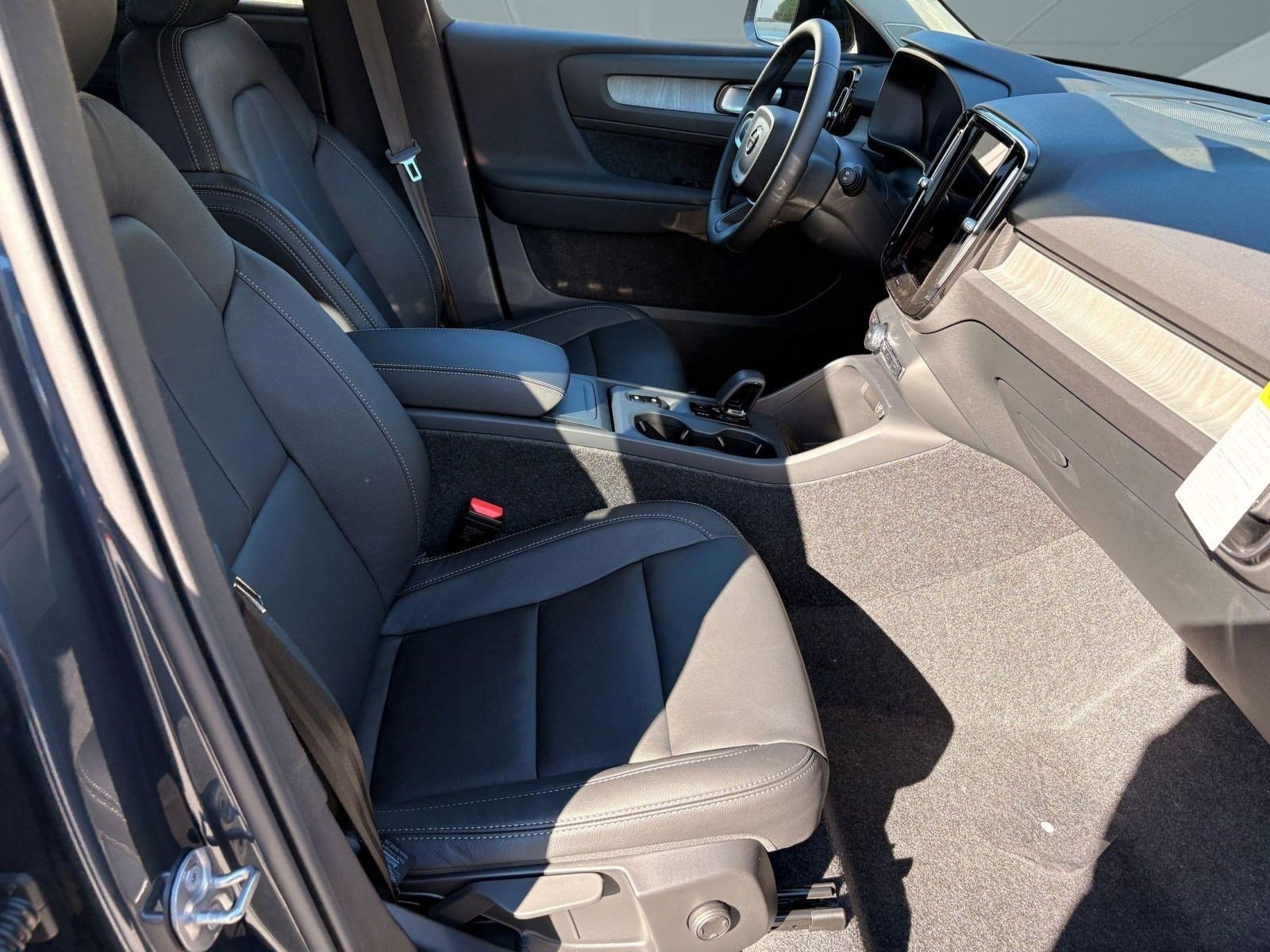 2026 Volvo XC40 Core - Photo 26