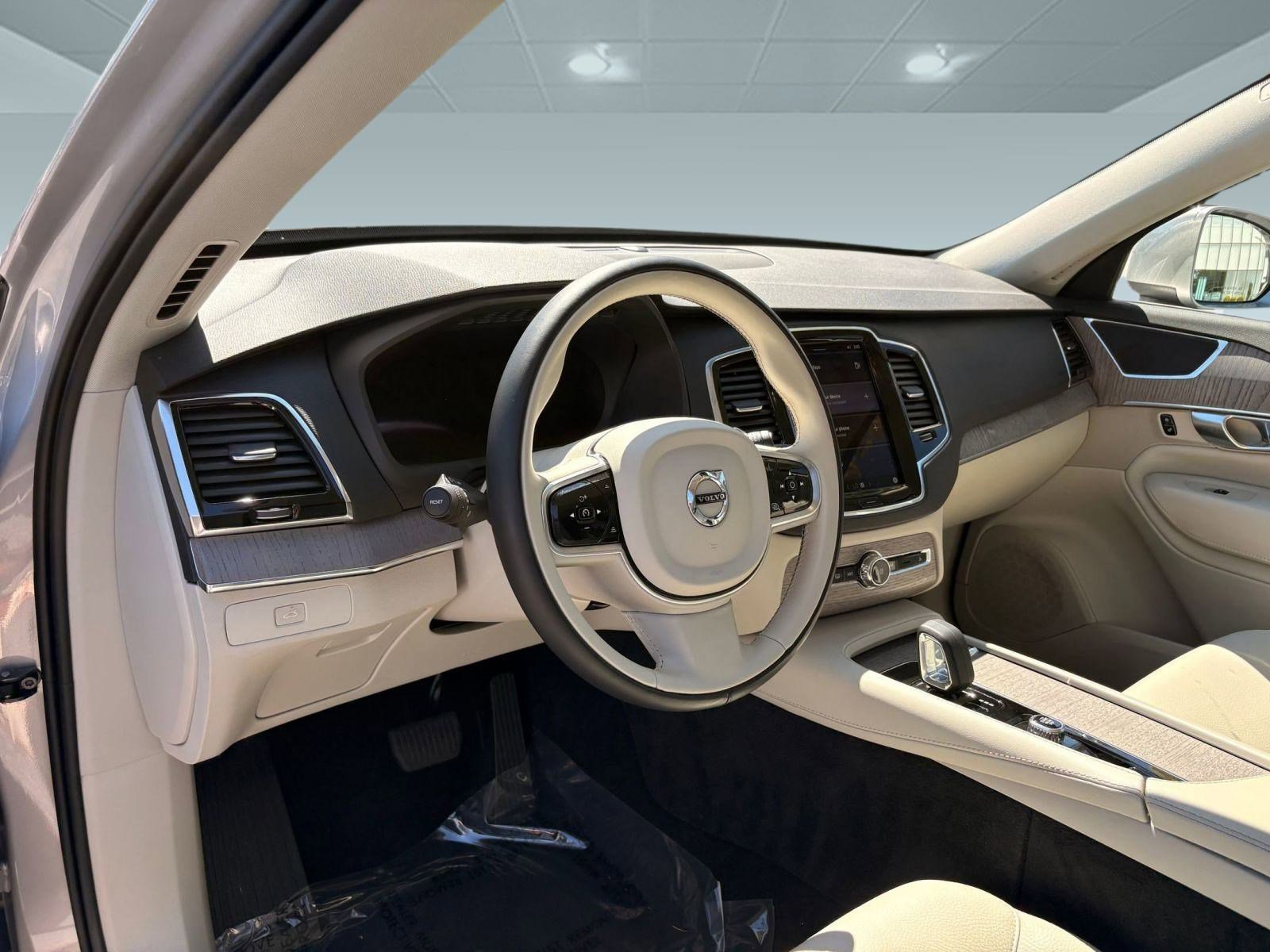 2024 Volvo XC90 B5 AWD Plus photo 4