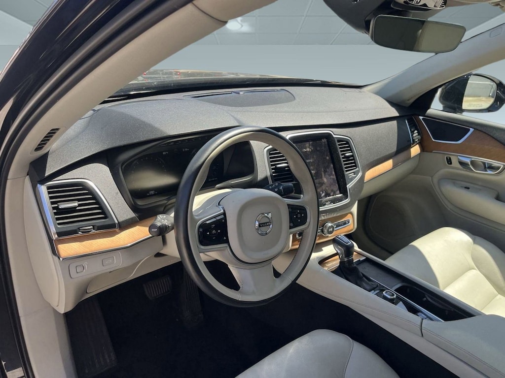 Certified 2022 Volvo XC90 T6 Momentum 7 Passenger T6 AWD Momentum 7P