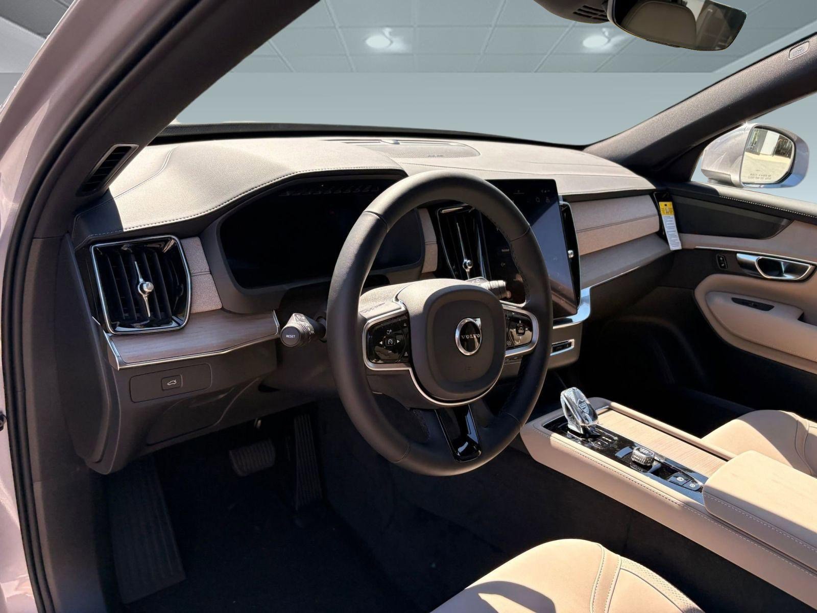 2026 Volvo XC90 Plus - Photo 4