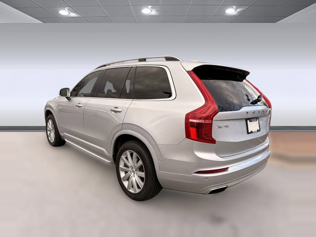 Used 2018 Volvo XC90 T6 Momentum 7 Passenger T6 AWD 7-Passenger Momentum