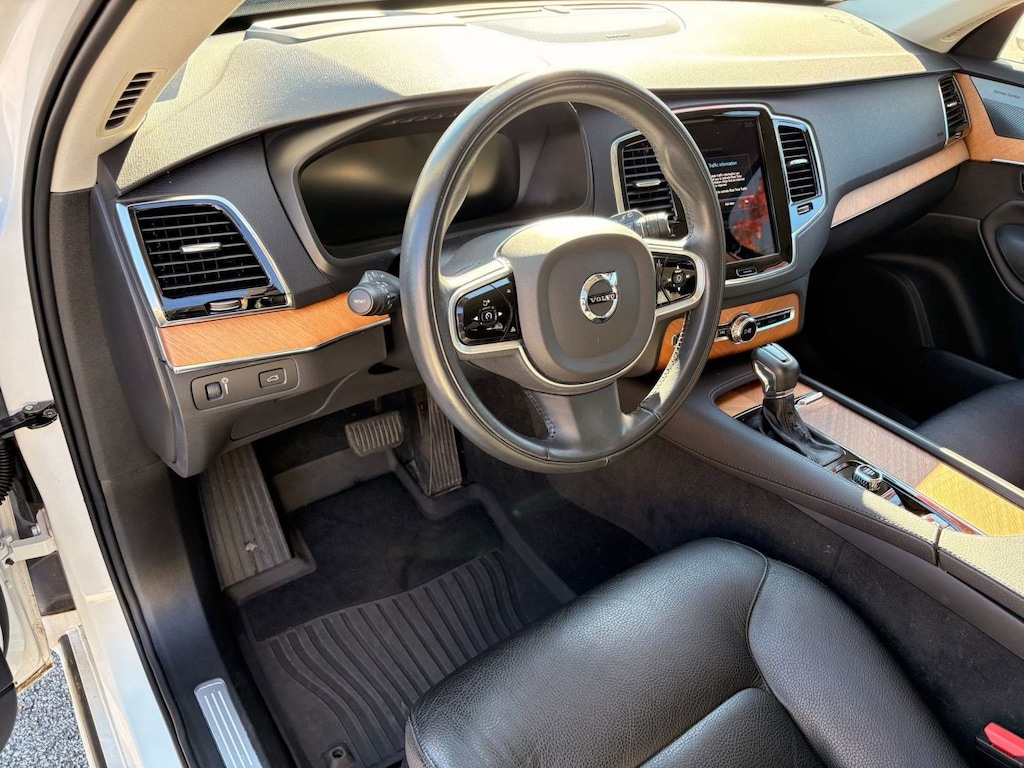 Certified 2022 Volvo XC90 T6 Momentum 6 Passenger T6 AWD Momentum 6P