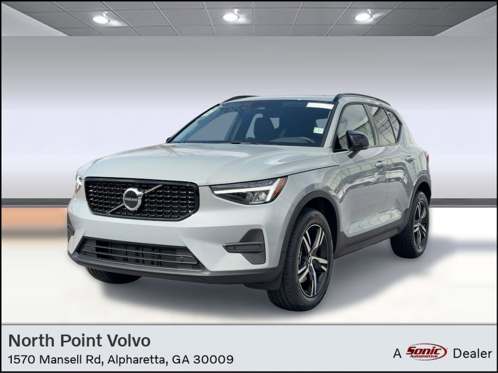 New 2026 Volvo XC40 B5 Core SUV