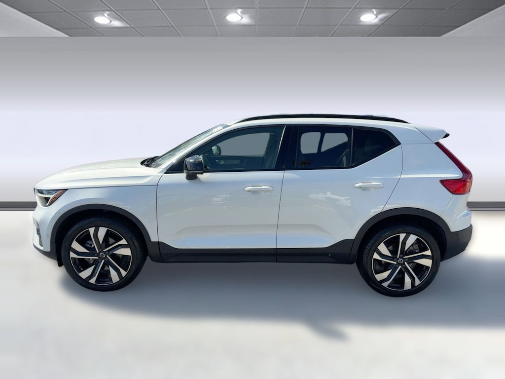 Certified 2023 Volvo XC40 B5 Plus B5 AWD Plus Dark Theme