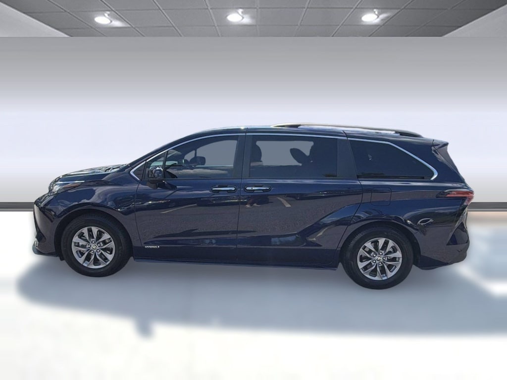 Used 2021 Toyota Sienna XLE Van