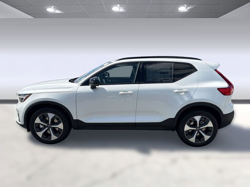 New 2026 Volvo XC40 B5 Plus SUV