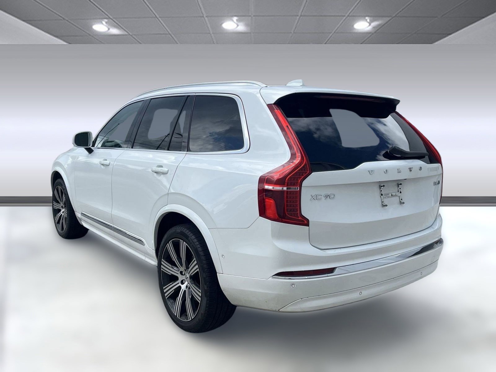 2024 Volvo XC90 AWD Plus photo 2
