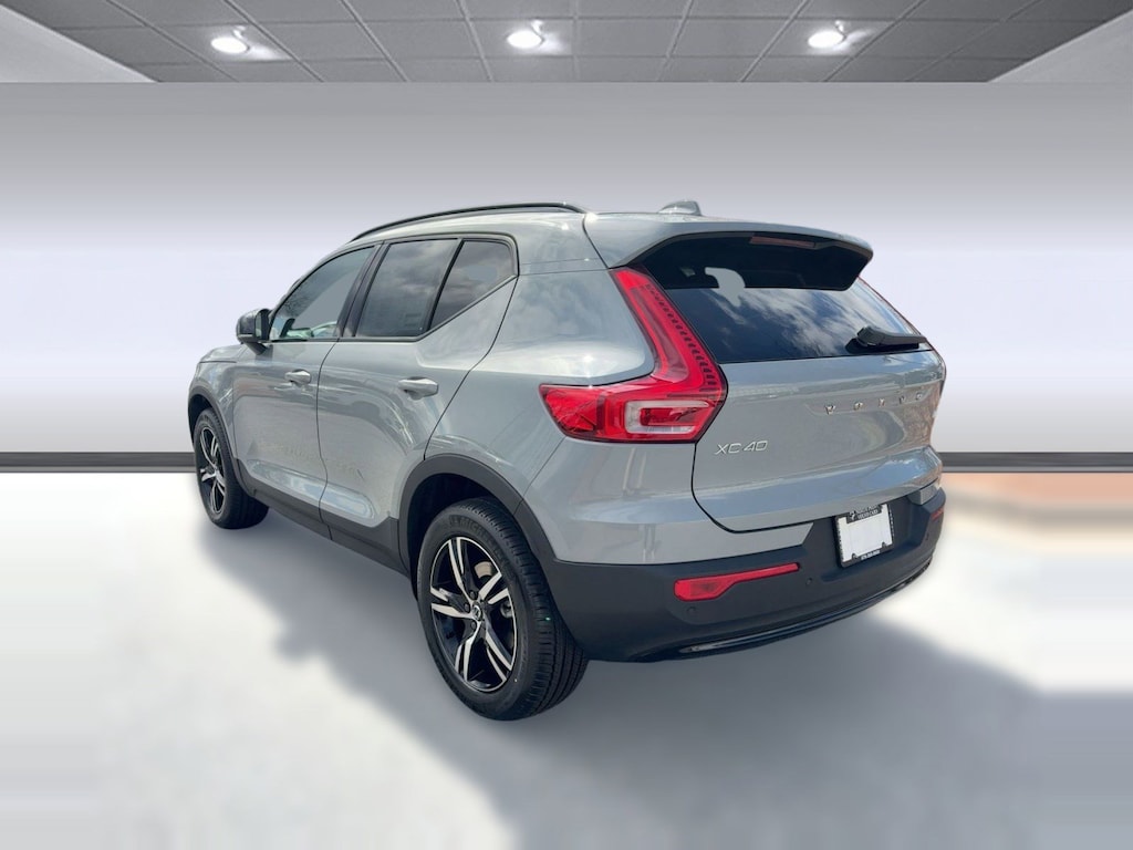 New 2026 Volvo XC40 B5 Core SUV