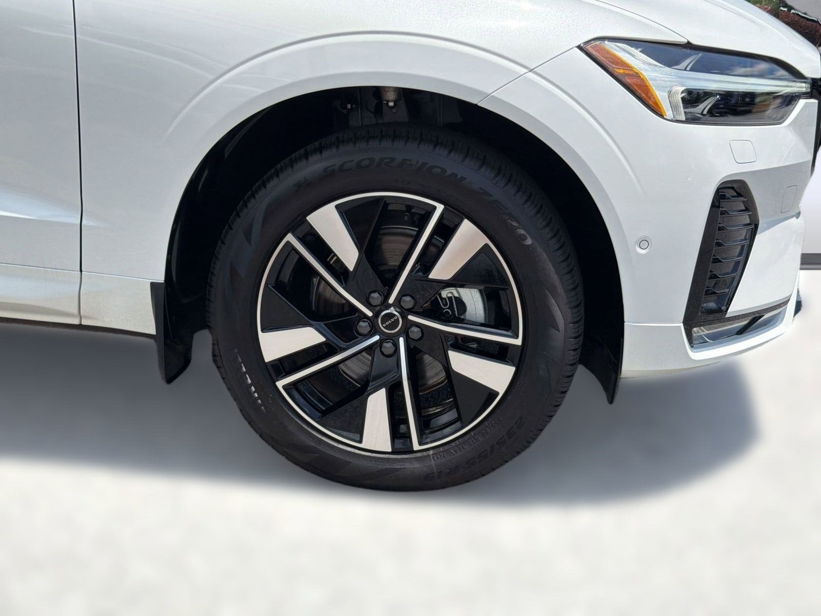 2026 Volvo XC60 Plus - Photo 12
