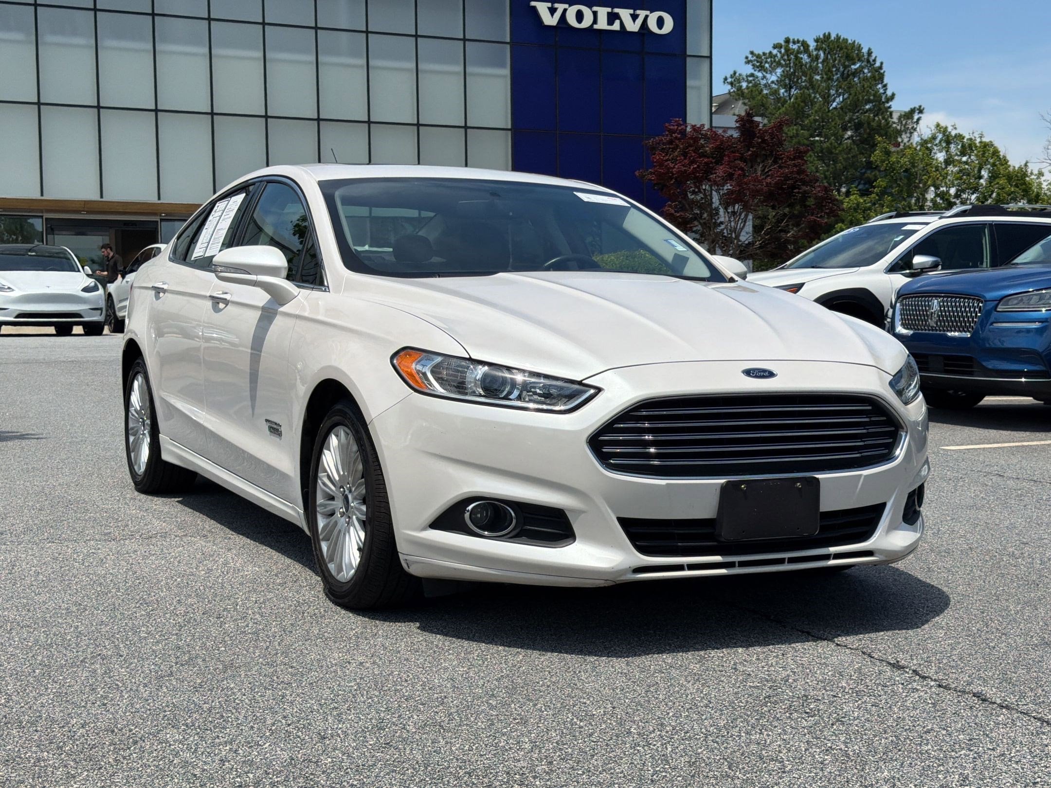 Fusion Energi SE Luxury Sedan