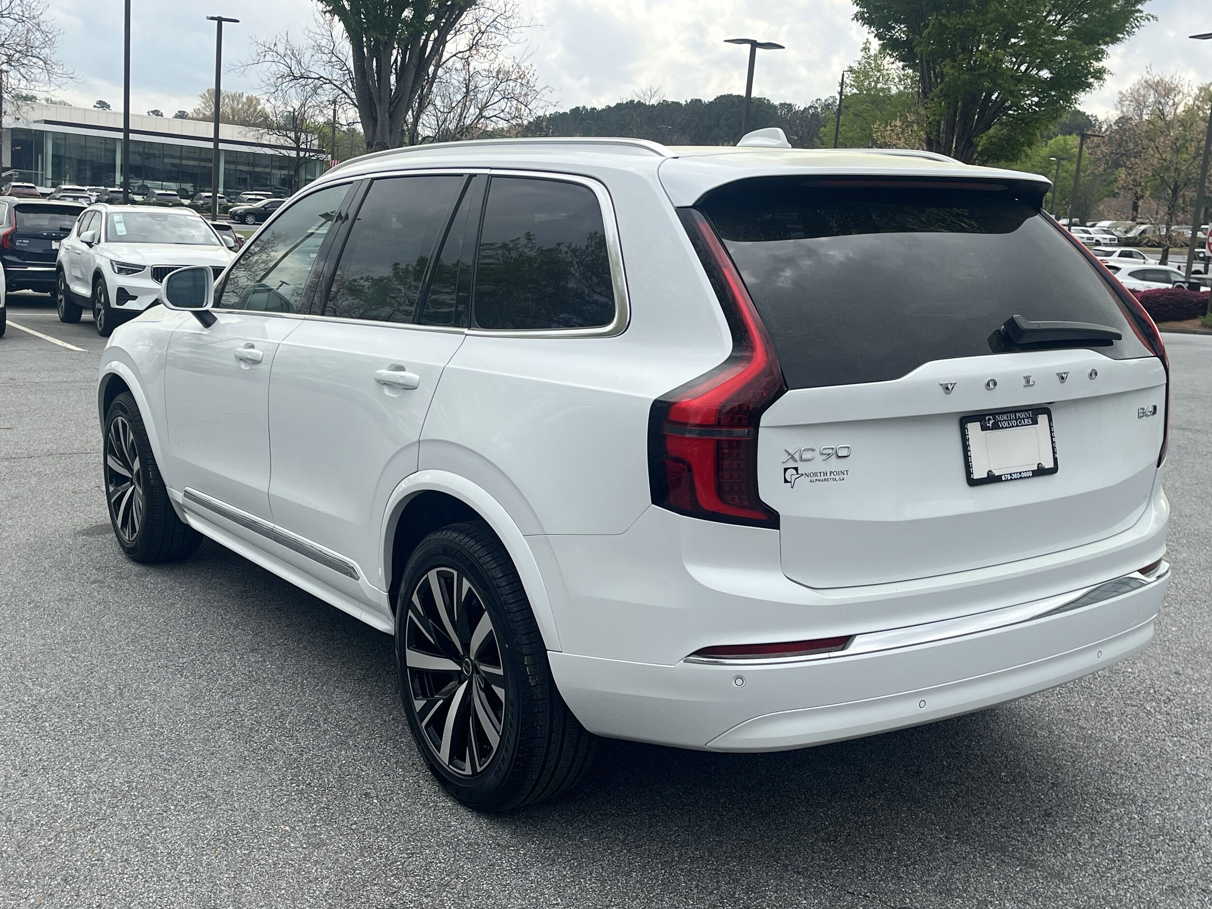 2025 Volvo XC90 Core photo 4