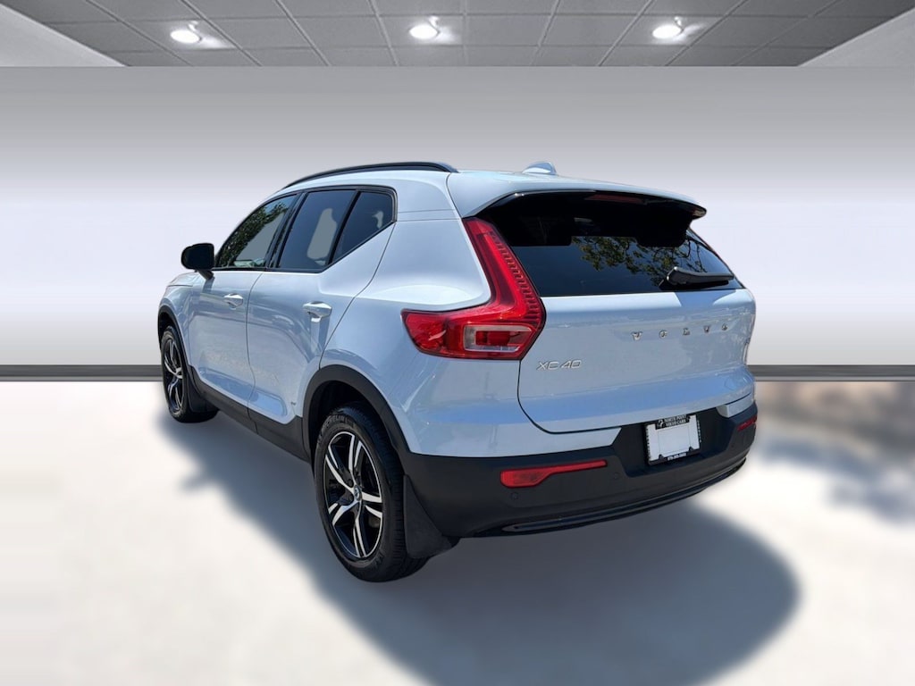 Certified 2024 Volvo XC40 B5 Core SUV