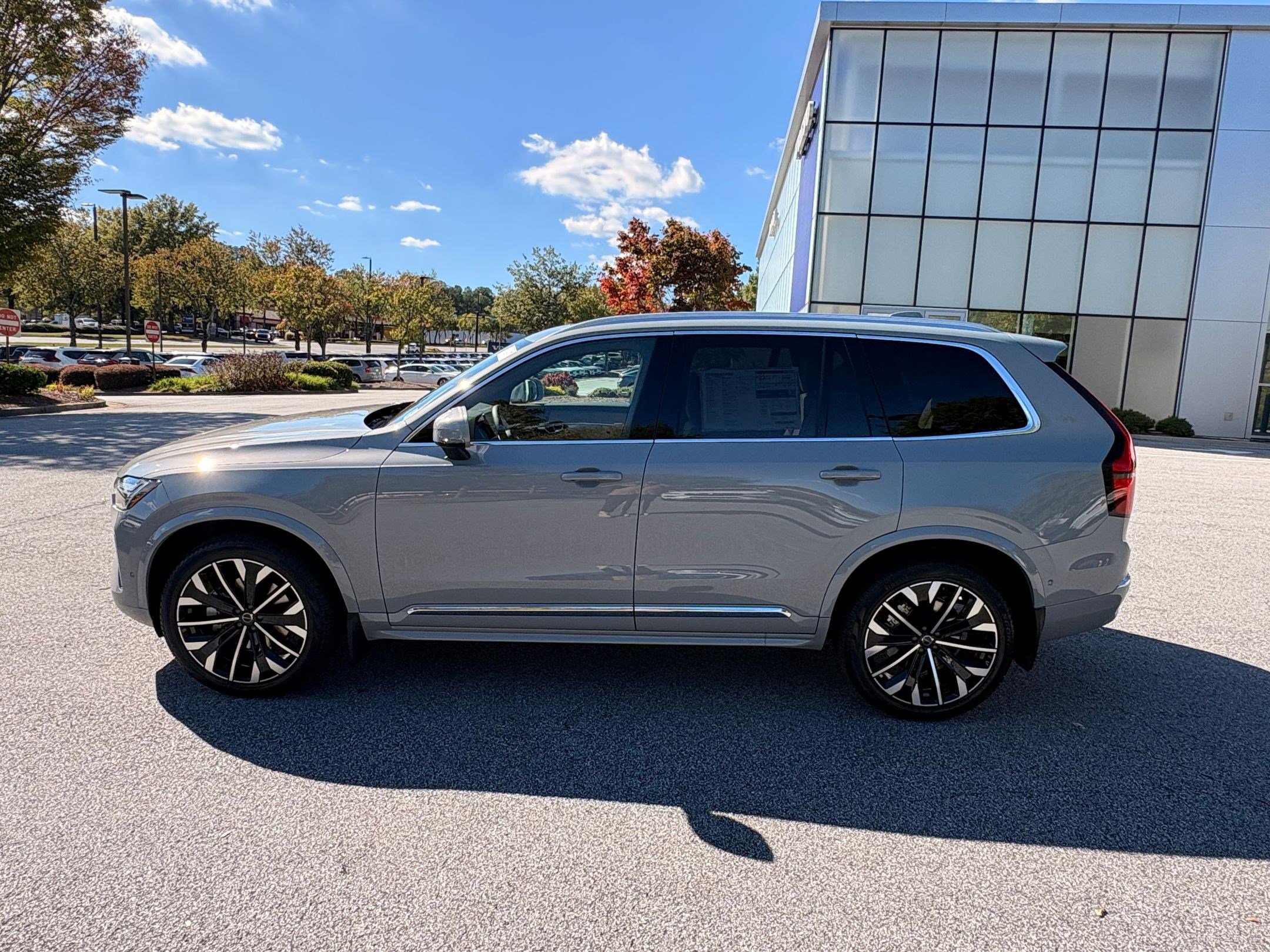 2026 Volvo XC90 Plus AWD photo 2