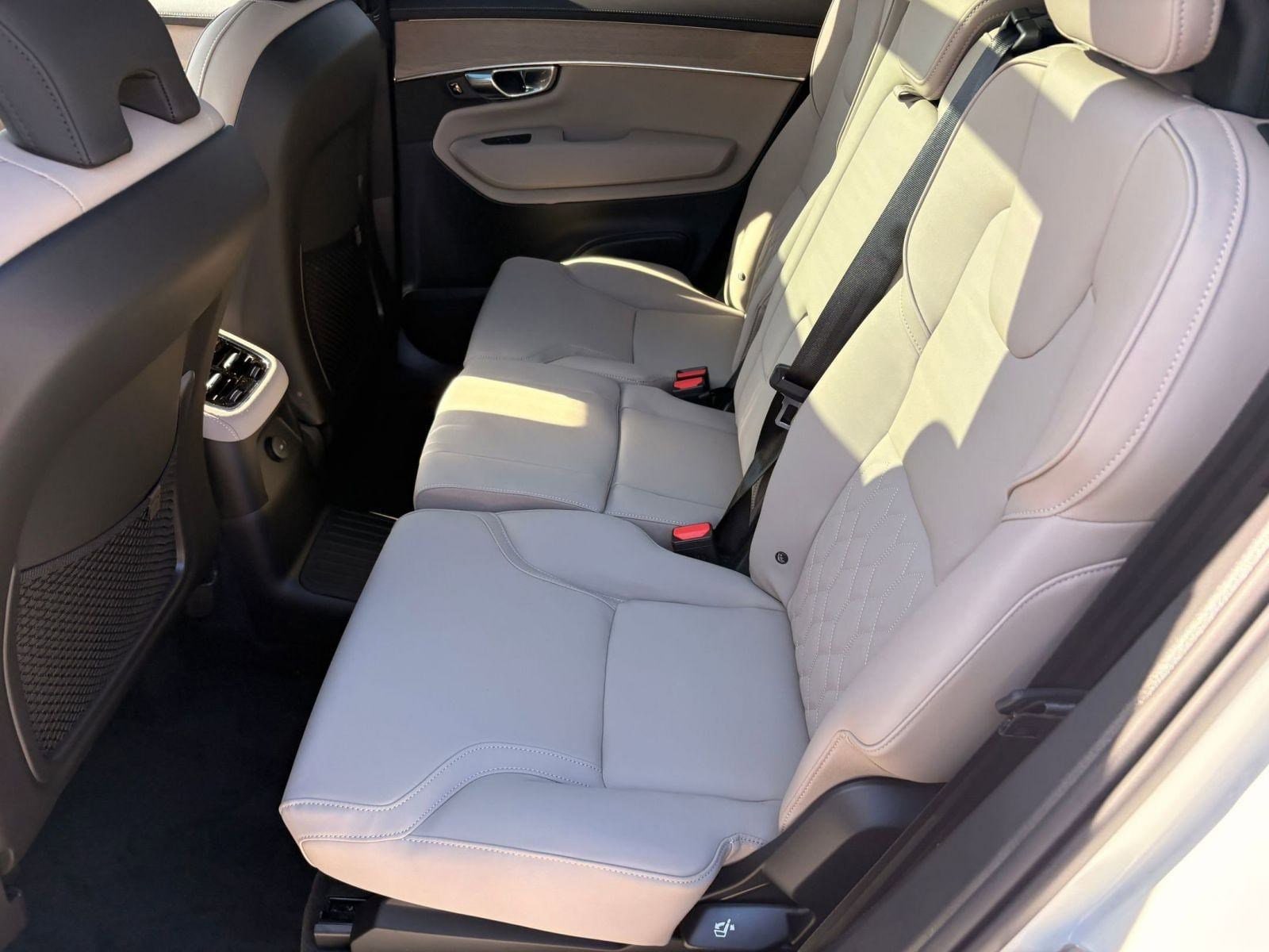 2026 Volvo XC90 Plus - Photo 14
