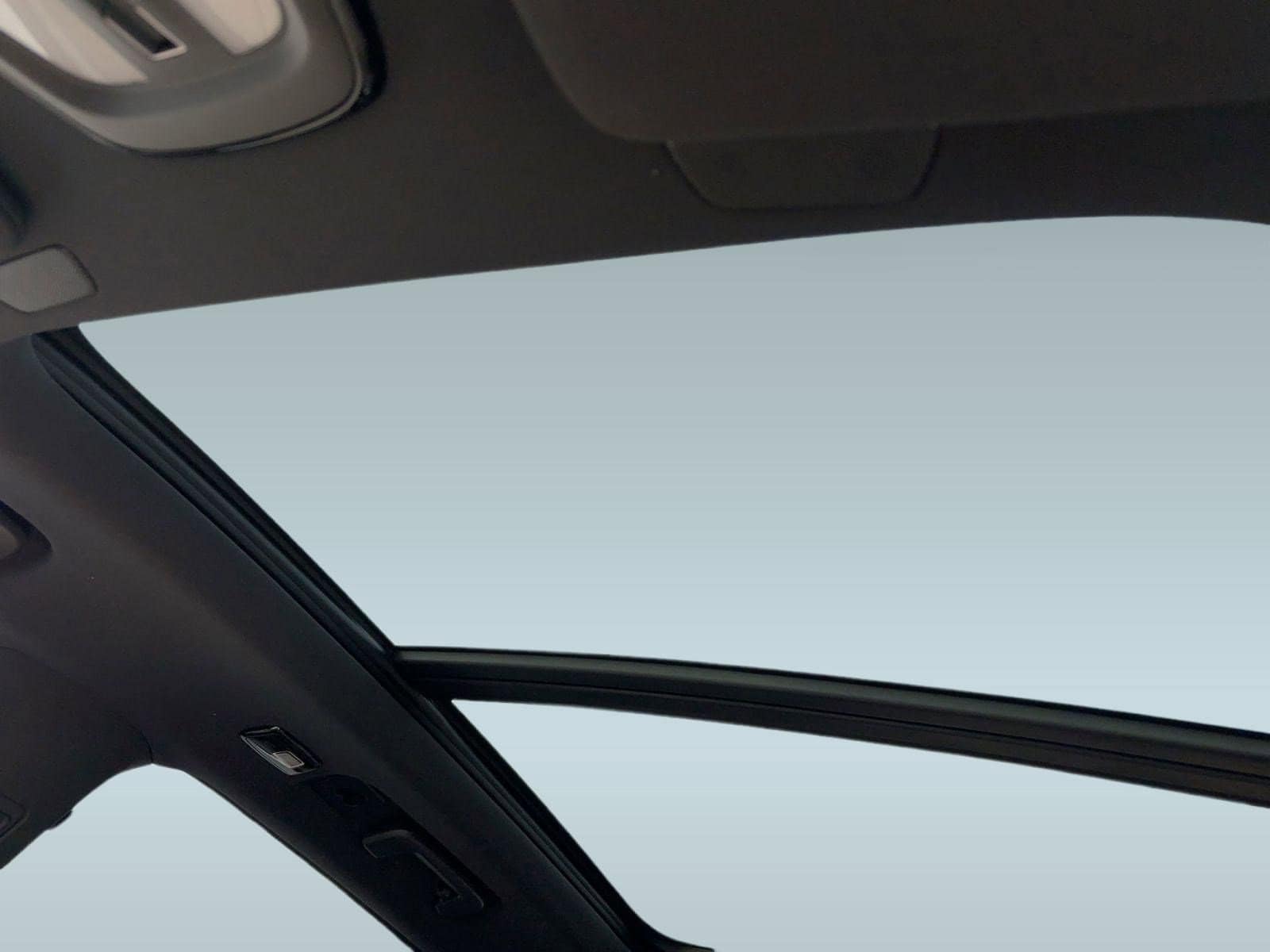 2026 Volvo XC90 Plus - Photo 16