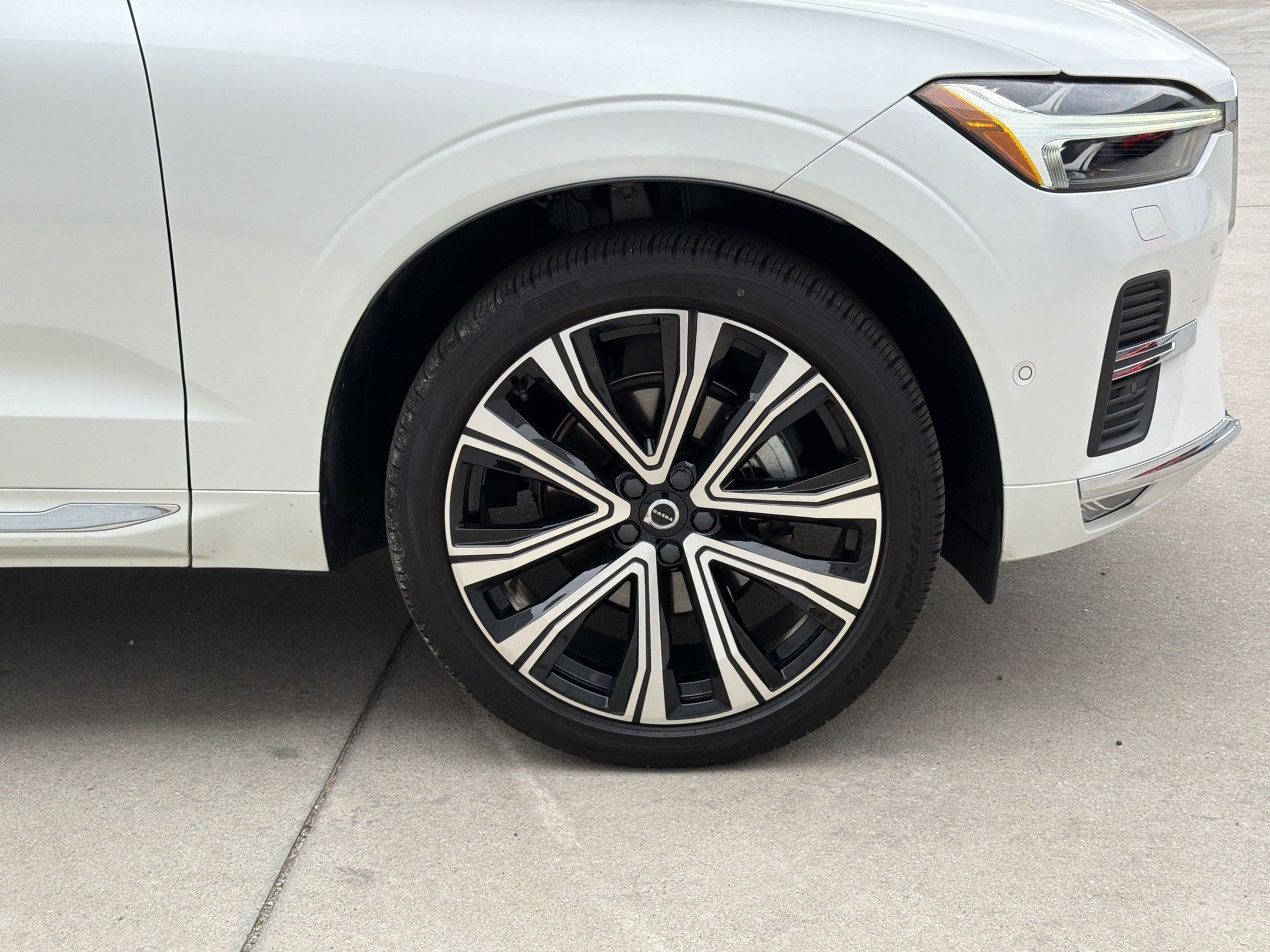 2023 Volvo XC60 Ultimate - Photo 11