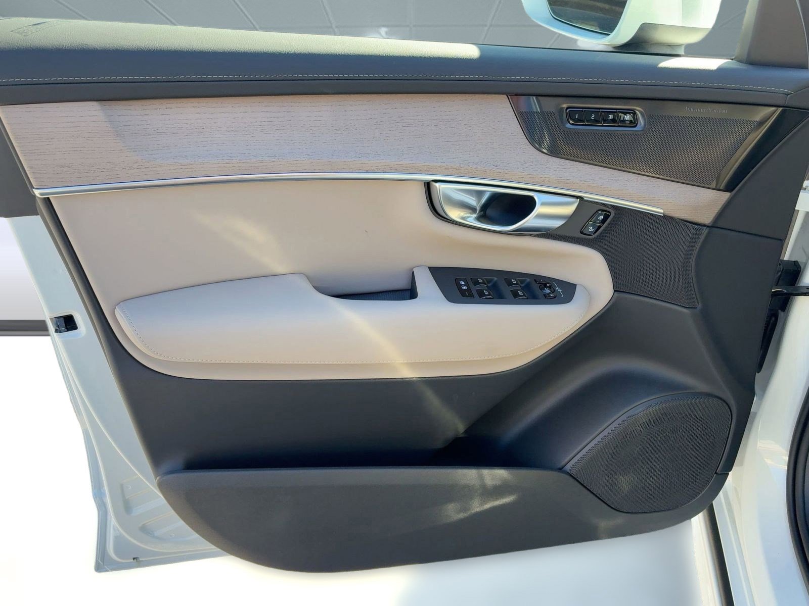 2026 Volvo XC90 Plus - Photo 21