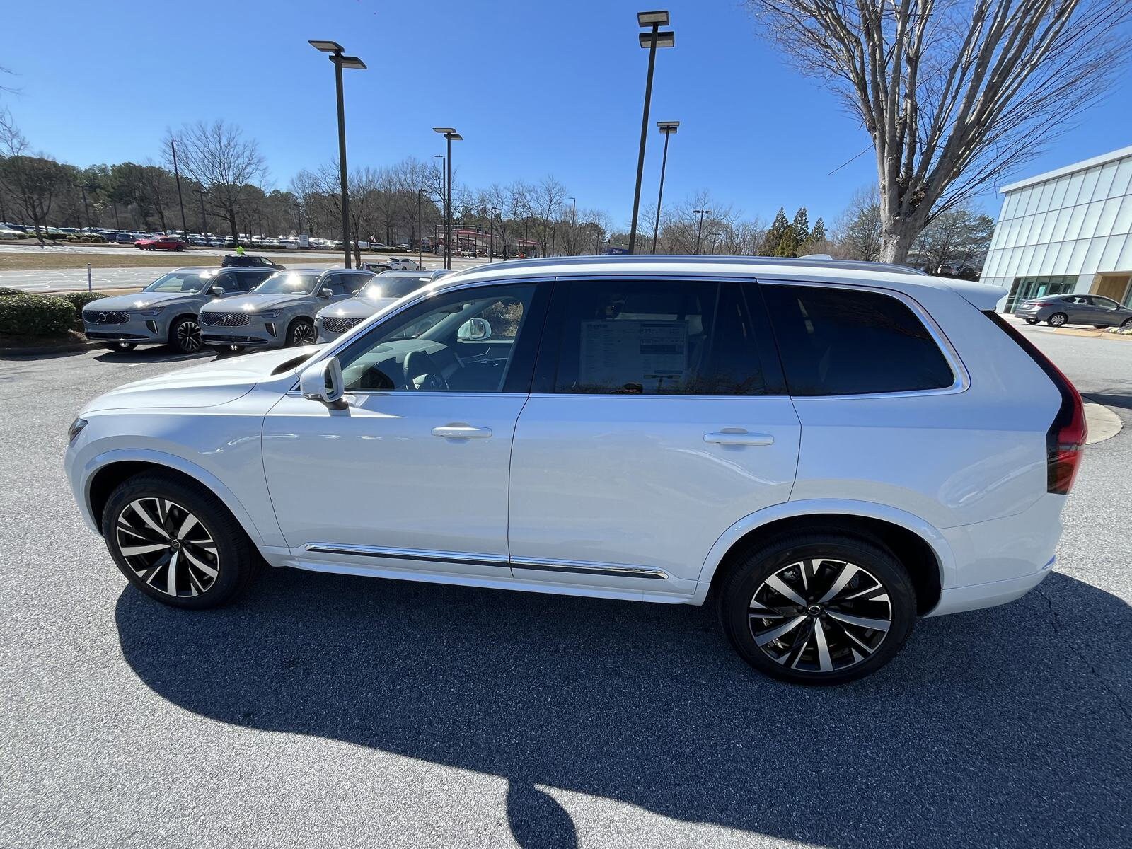 2025 Volvo XC90 Core photo 3