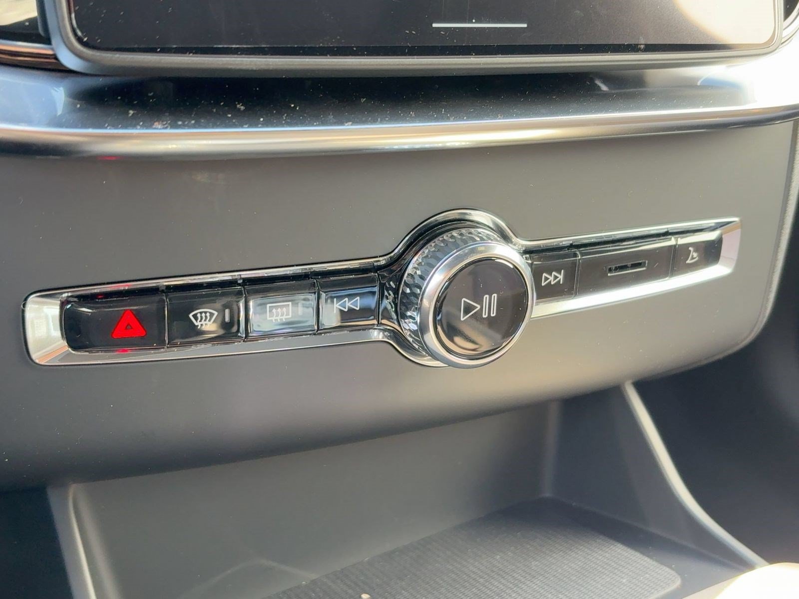 2026 Volvo XC90 Plus - Photo 16
