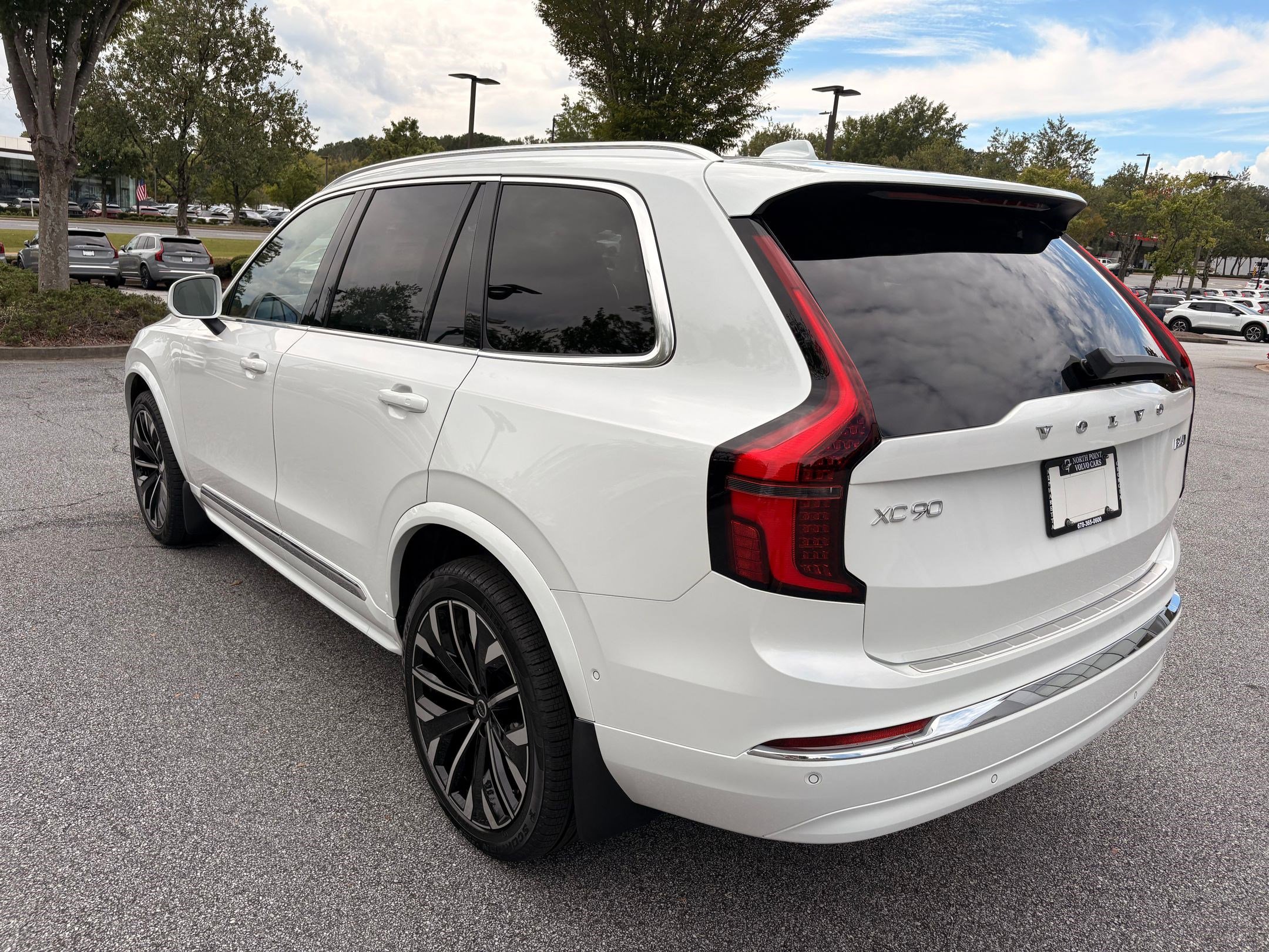 2026 Volvo XC90 Plus photo 2