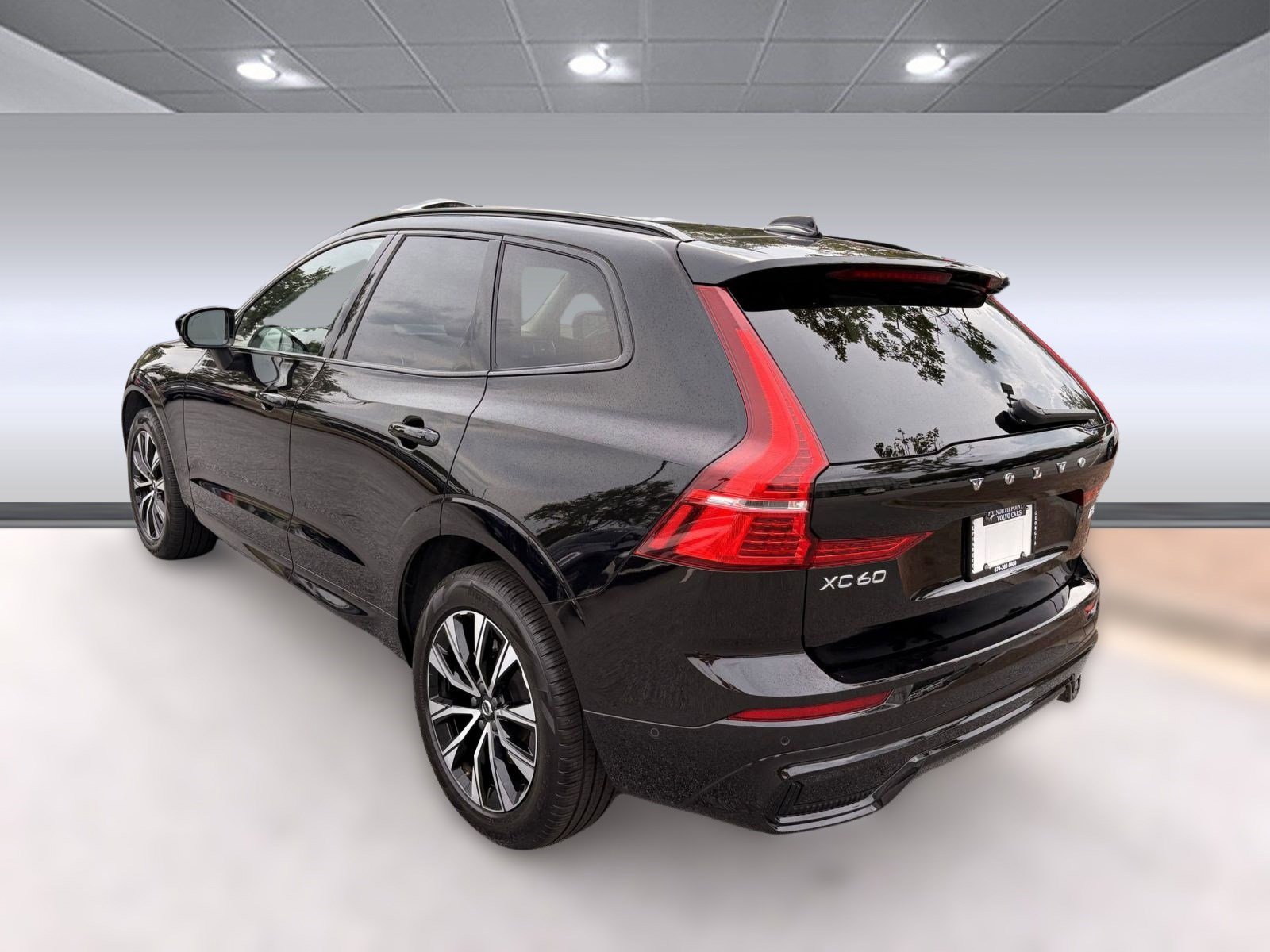 2025 Volvo XC60 B5 Plus photo 3