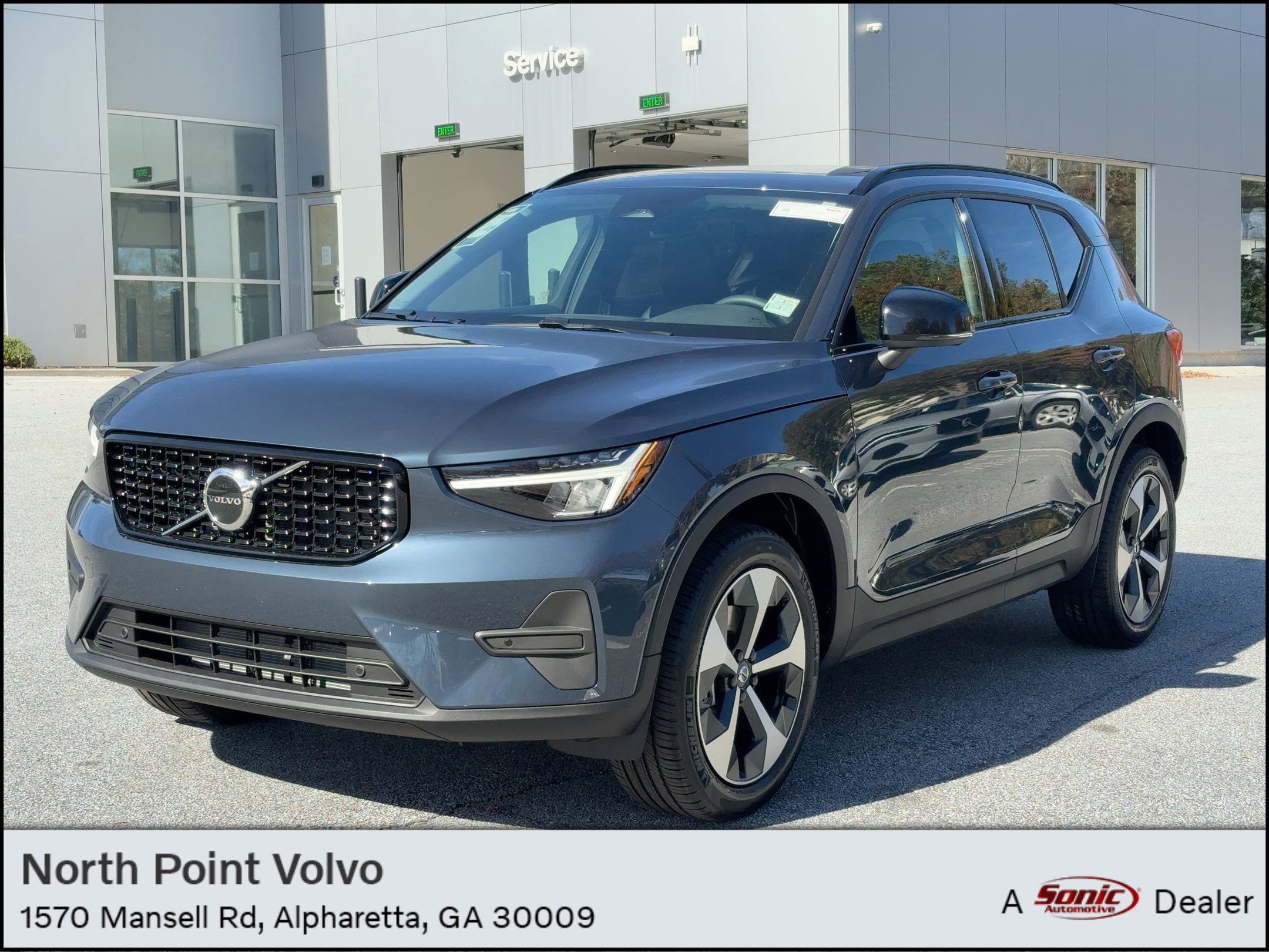 2026 Volvo XC40 Core's photo