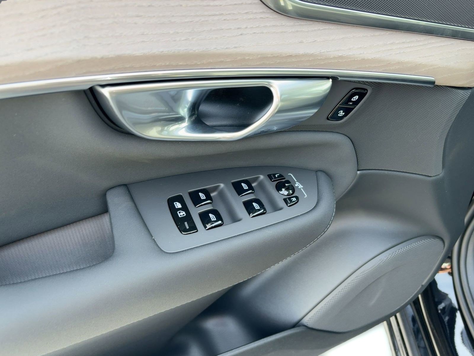 2026 Volvo XC90 Plus - Photo 12