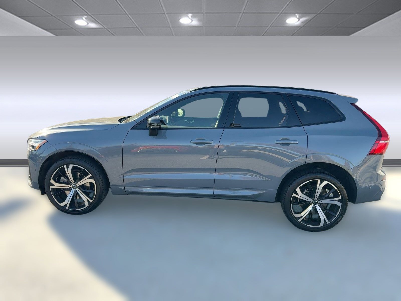2023 Volvo XC60 B5 Ultimate photo 2