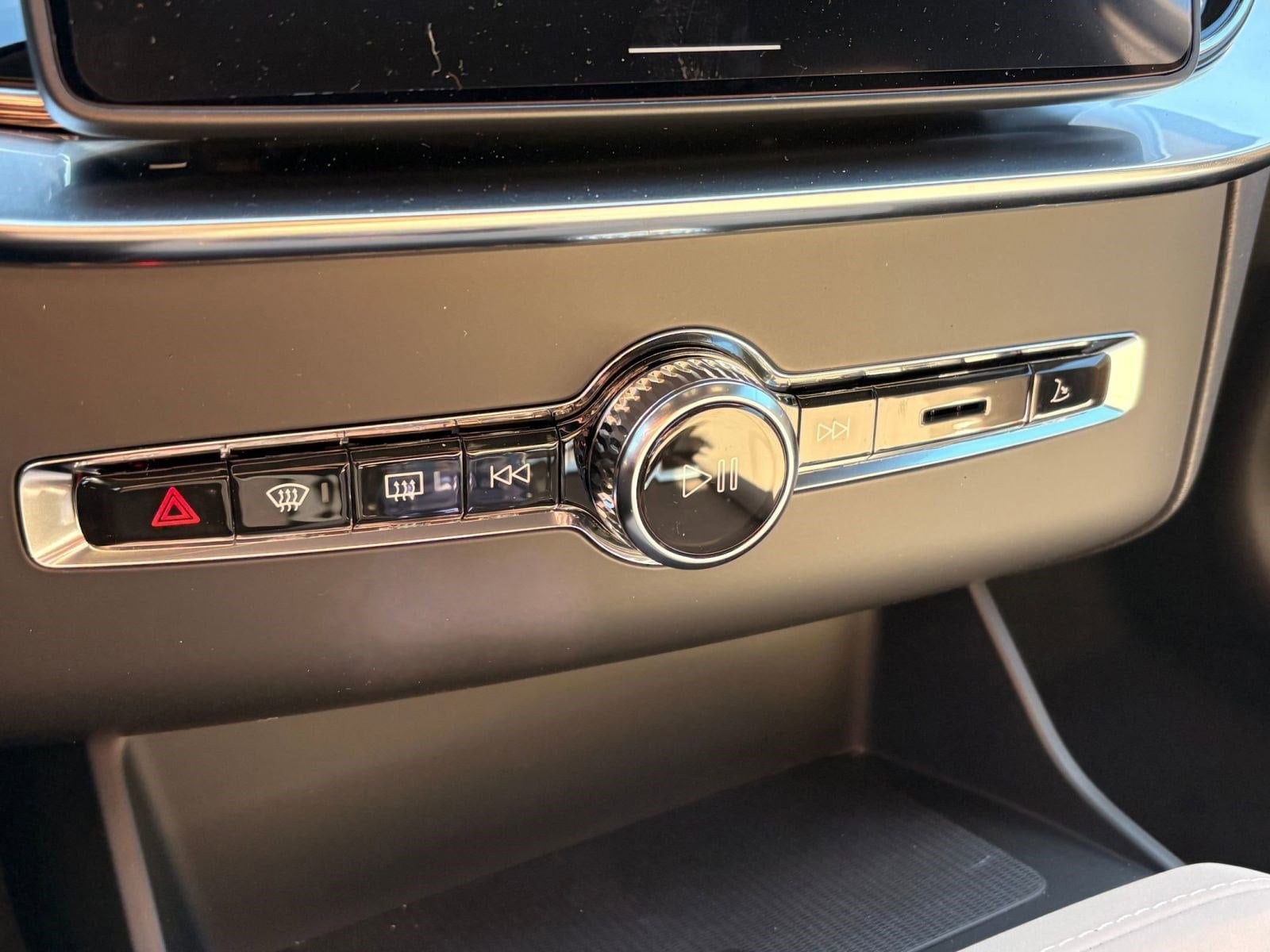 2026 Volvo XC90 Plus - Photo 18