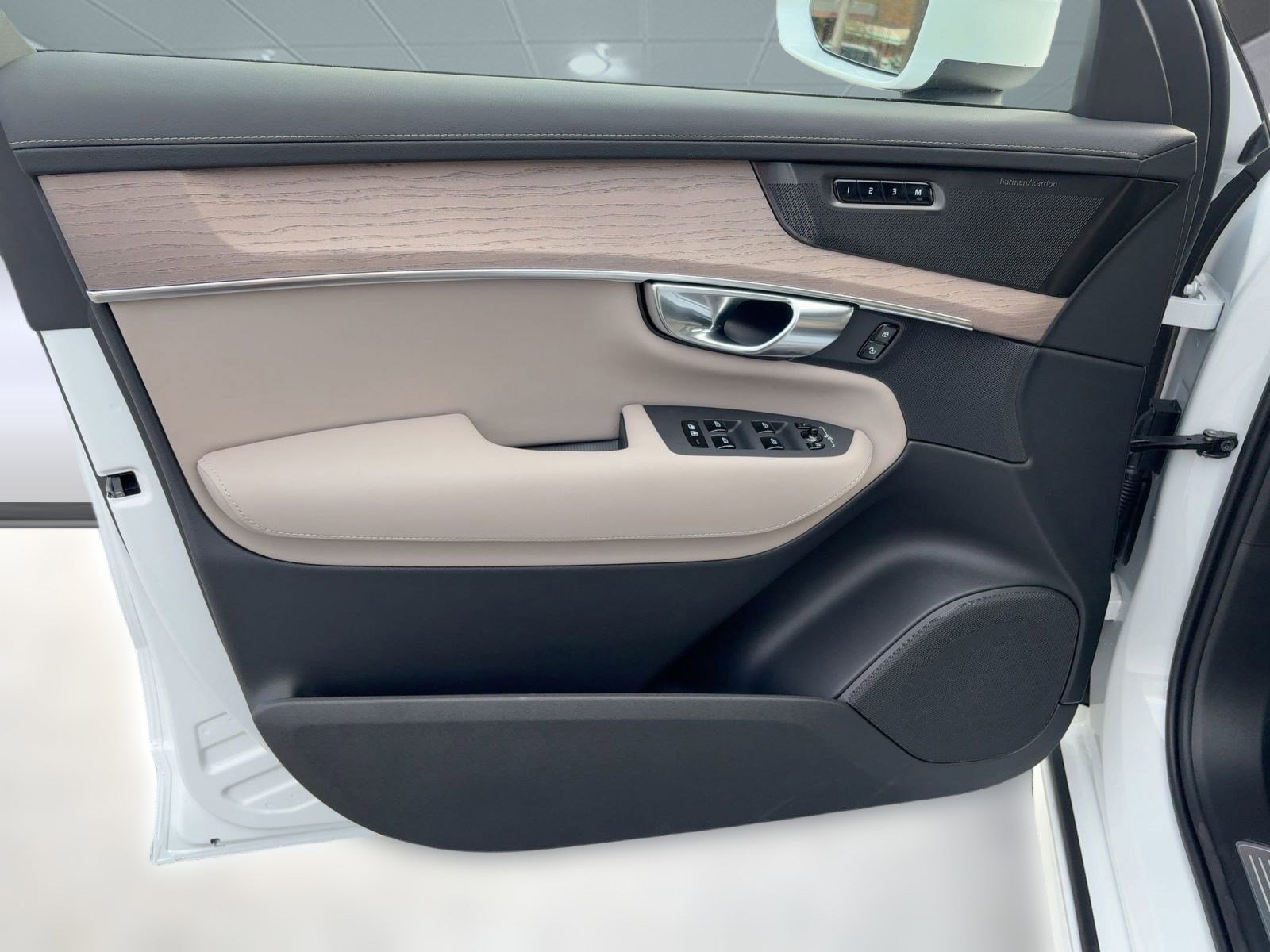 2026 Volvo XC90 Plus - Photo 22