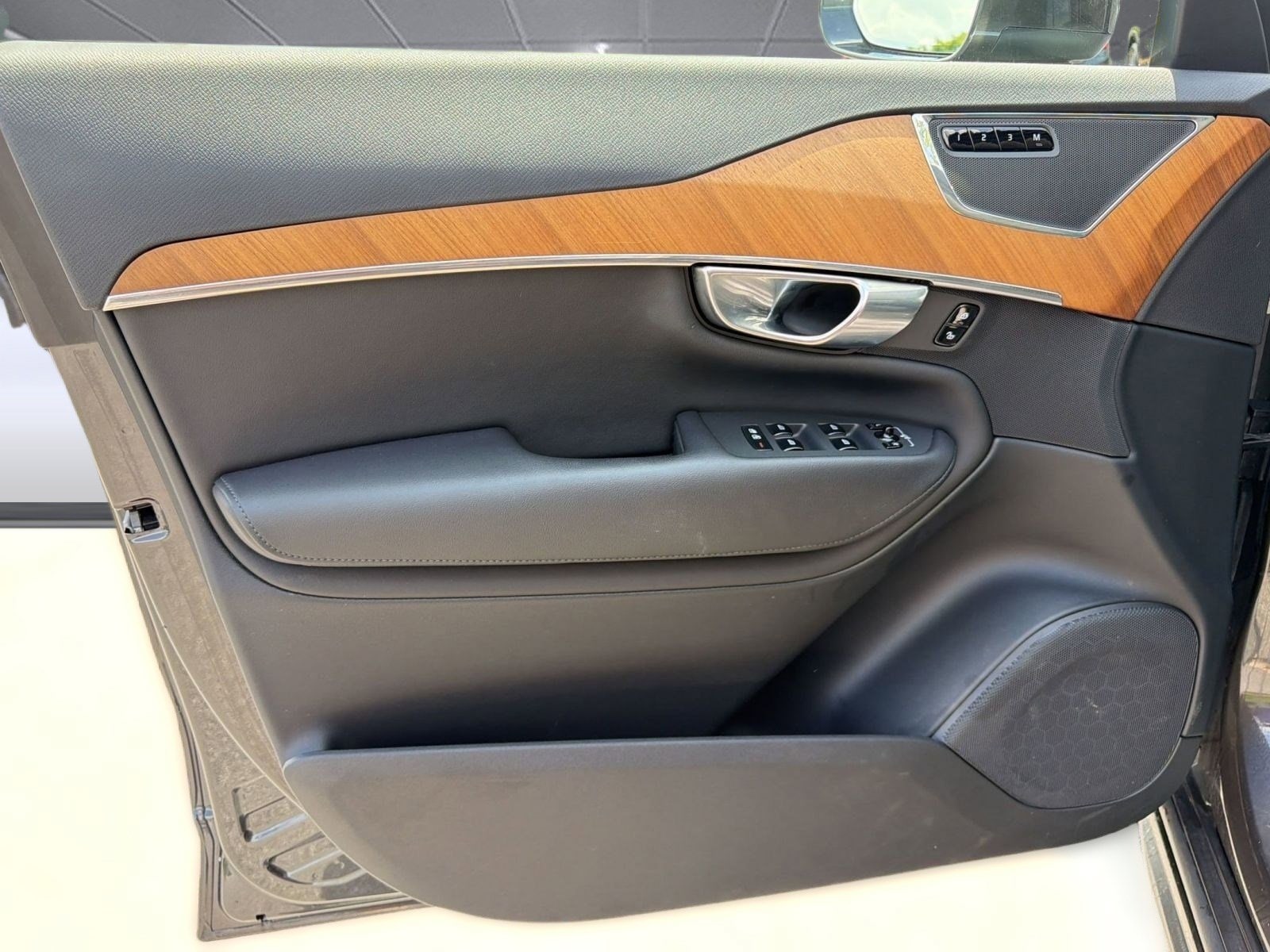 2023 Volvo XC90 Plus - Photo 22