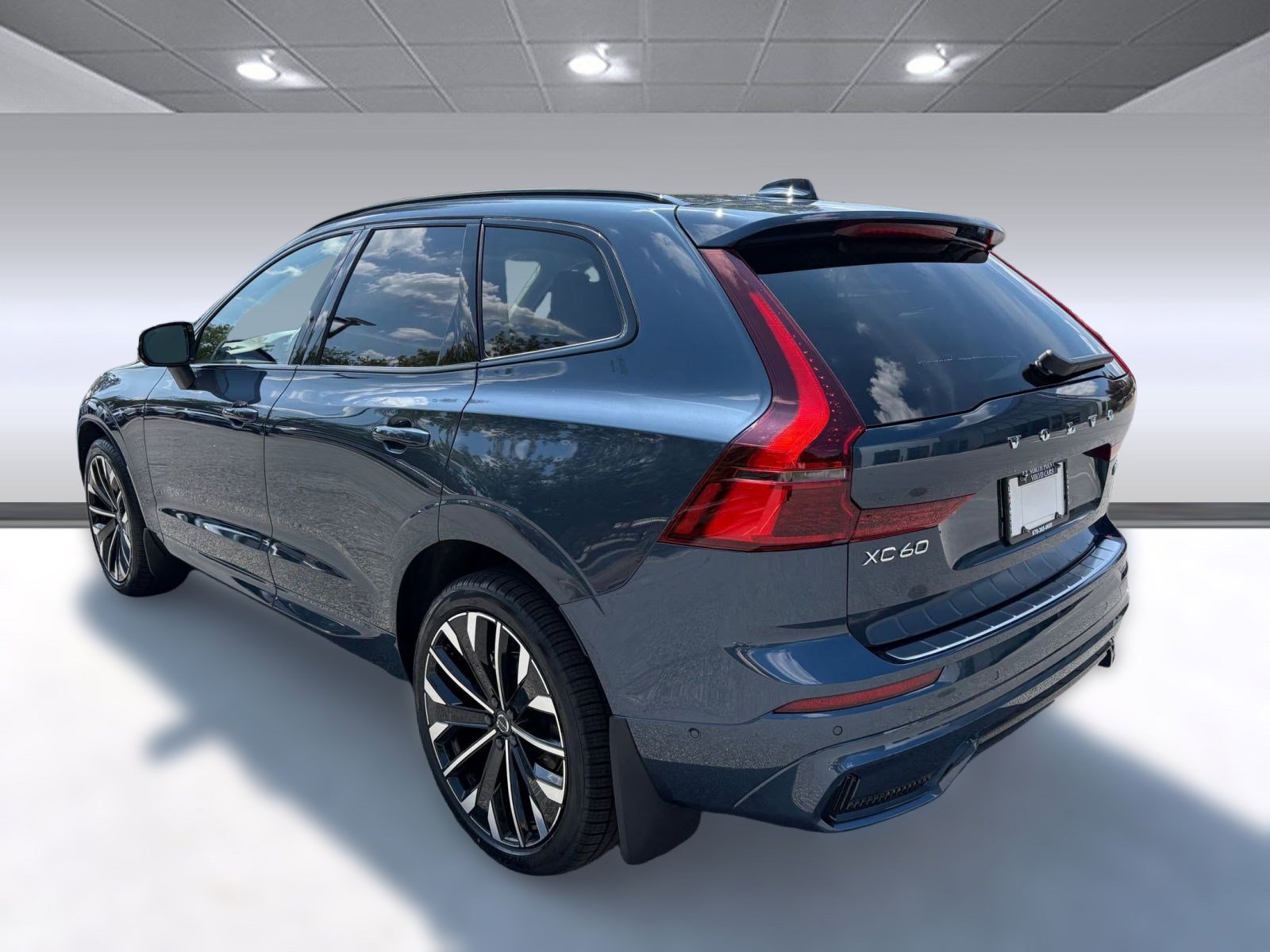 2026 Volvo XC60 B5 photo 3