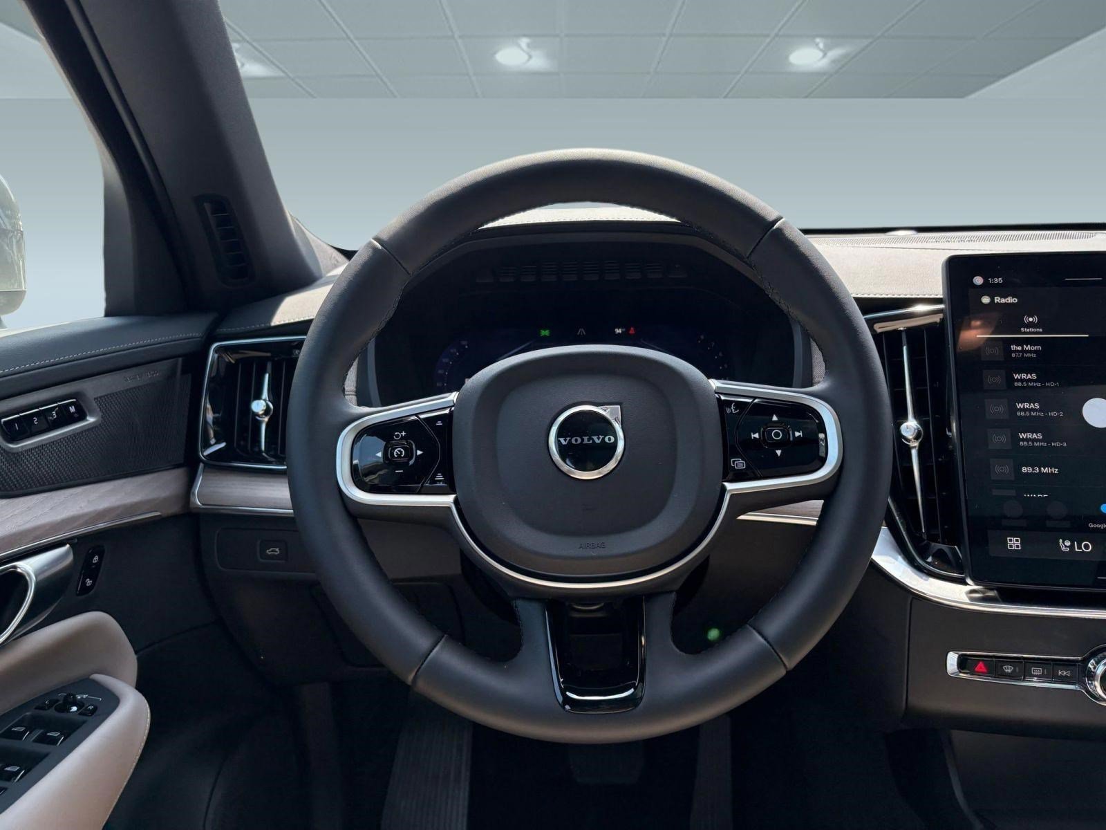 2026 Volvo XC90 Plus - Photo 16
