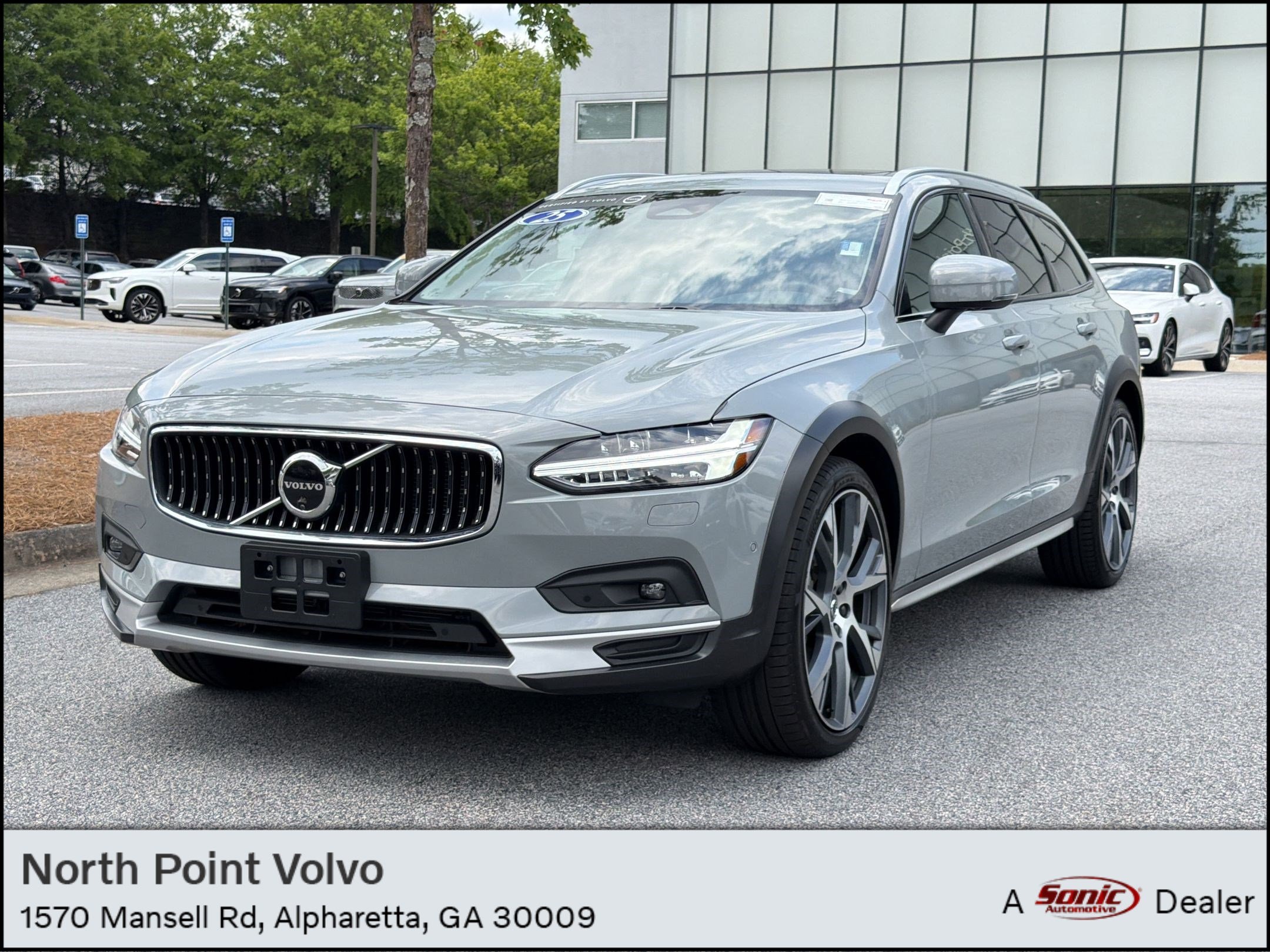 2025 Volvo V90 Cross Country B6 Ultra AWD's photo