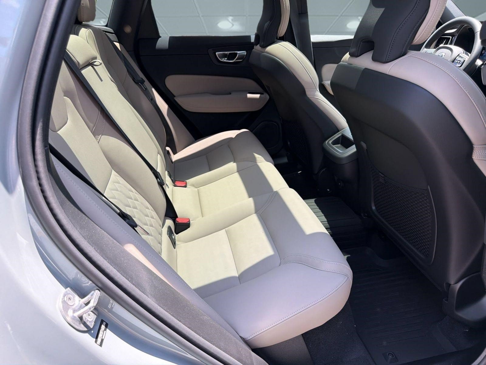 2026 Volvo XC60 Plus - Photo 30