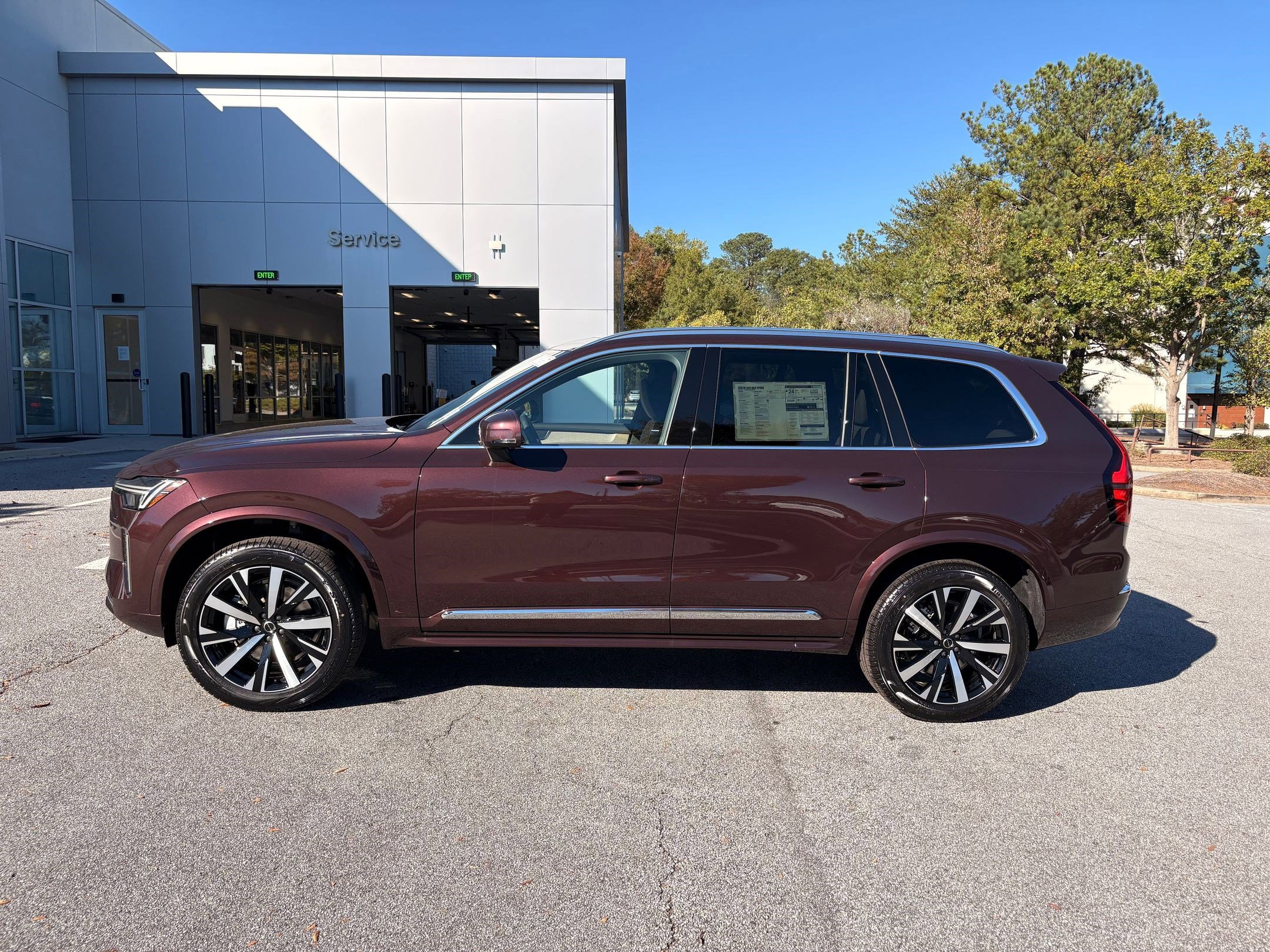 2026 Volvo XC90 Core B5 AWD photo 2