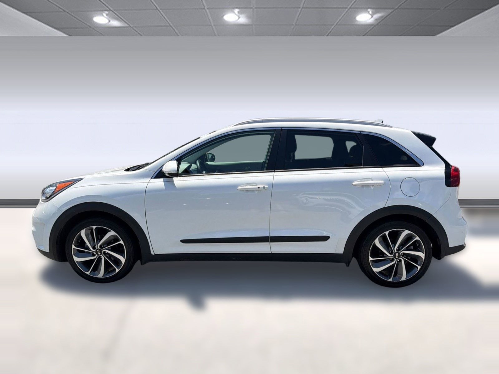 Used 2018 Kia Niro Touring with VIN KNDCE3LC9J5120731 for sale in Alpharetta, GA