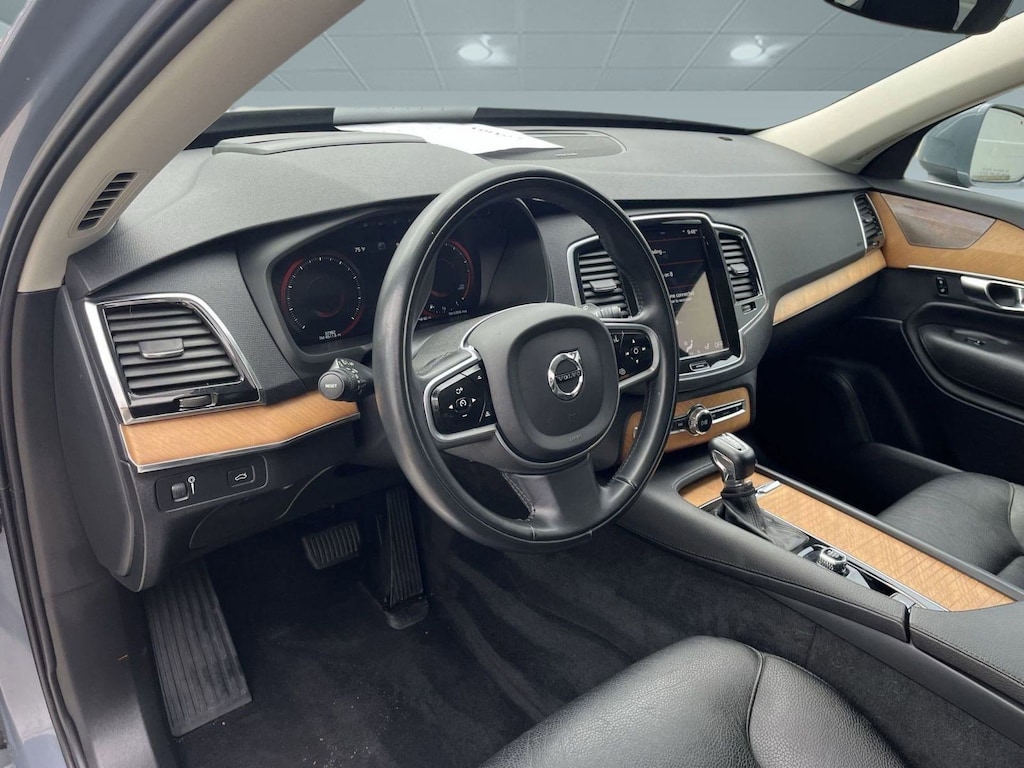 Certified 2022 Volvo XC90 T6 Momentum 7 Passenger T6 AWD Momentum 7P