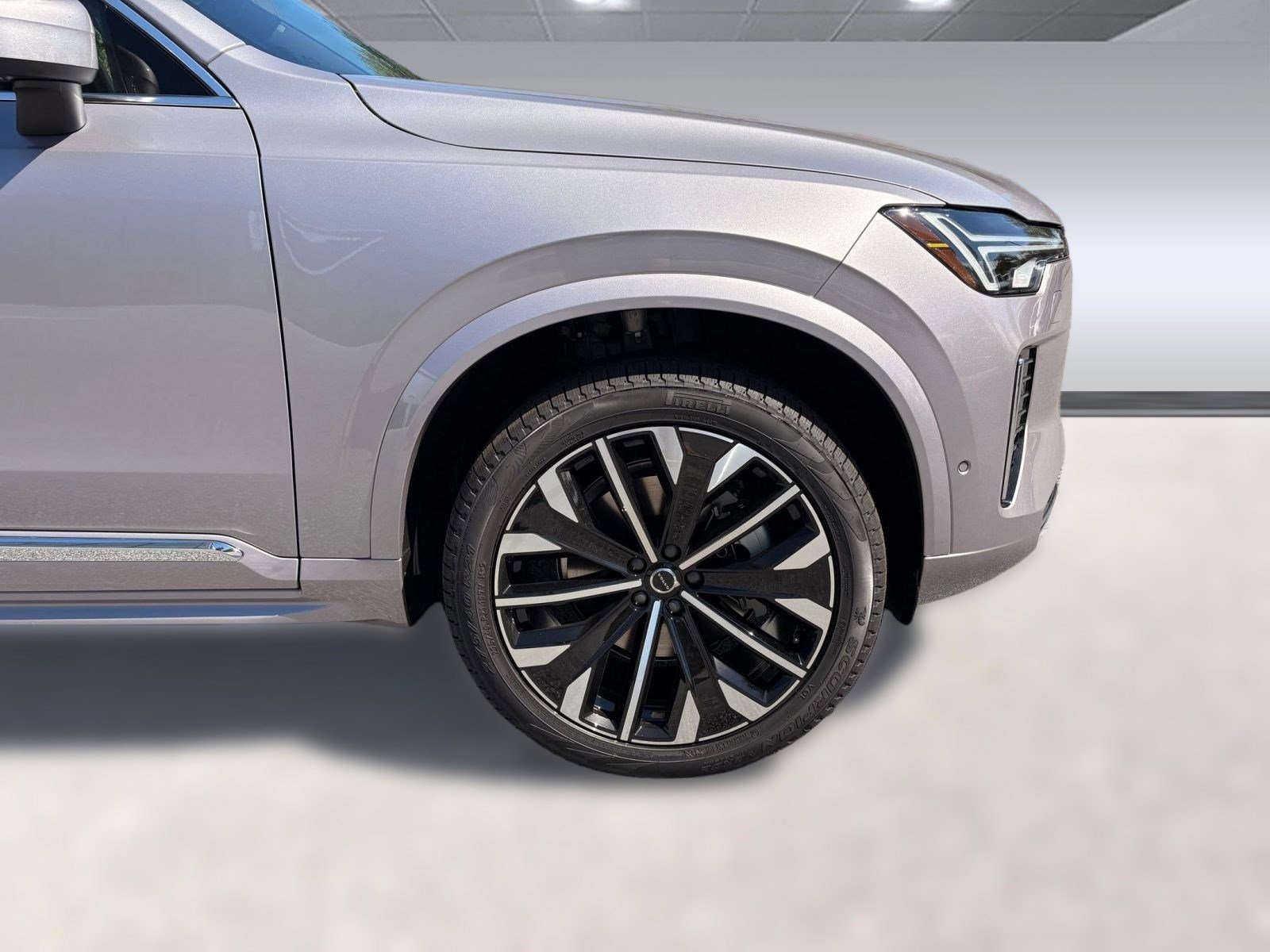 2026 Volvo XC90 Plus - Photo 11