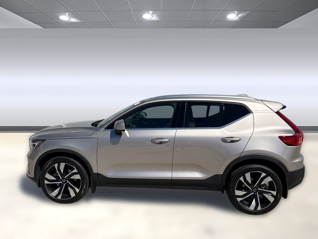 Certified 2024 Volvo XC40 Plus Bright Theme B5 AWD Plus Bright Theme