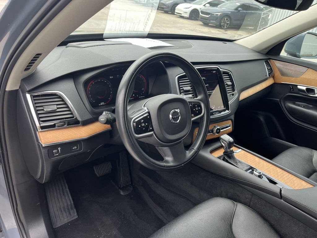 Certified 2022 Volvo XC90 T6 Momentum 7 Passenger T6 AWD Momentum 7P
