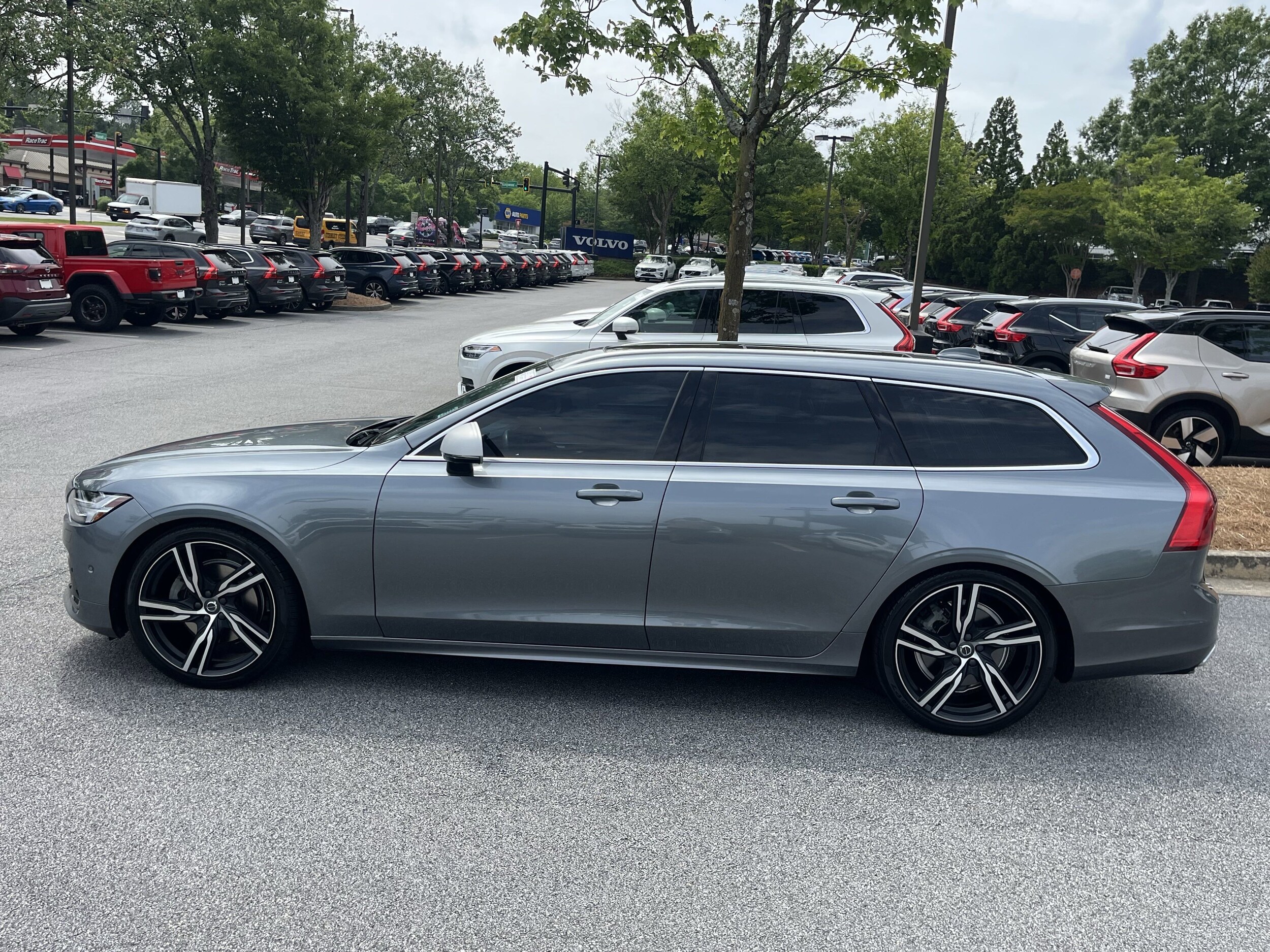 2019 Volvo V90 T5 R-Design photo 3